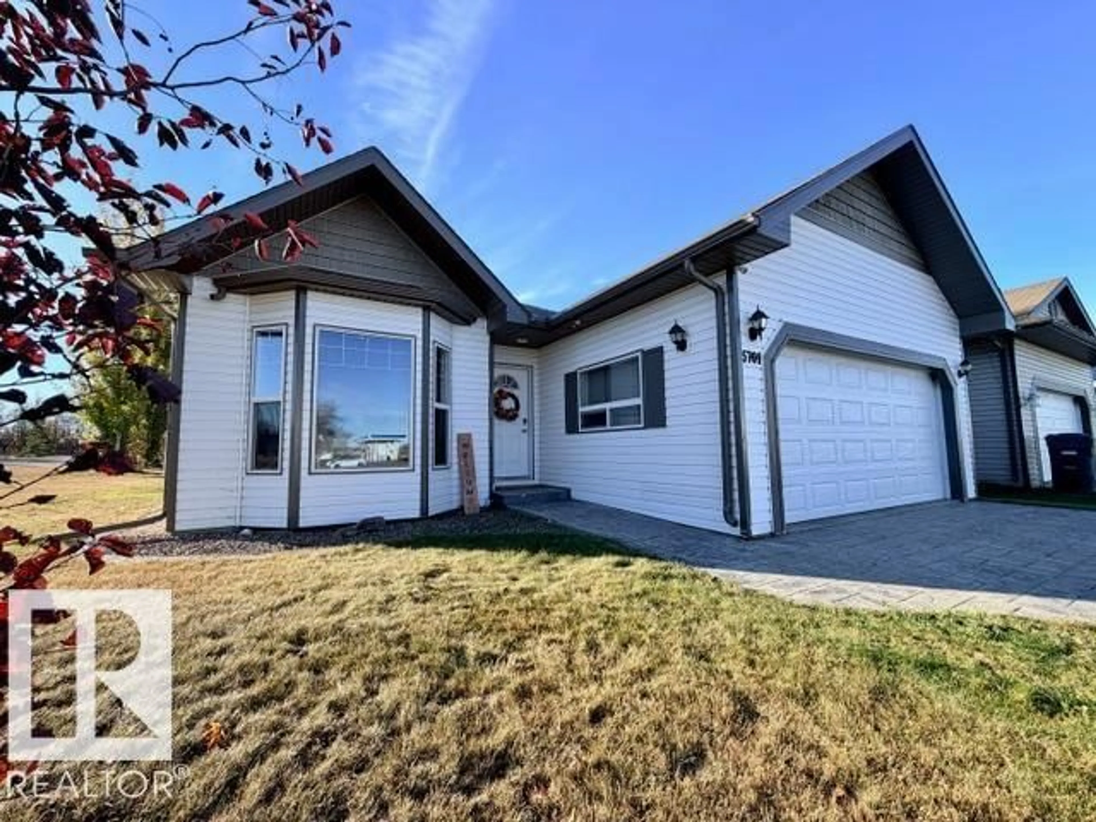 Home with vinyl exterior material, unknown for 5701 48 AV, St. Paul Town Alberta T0A3A1