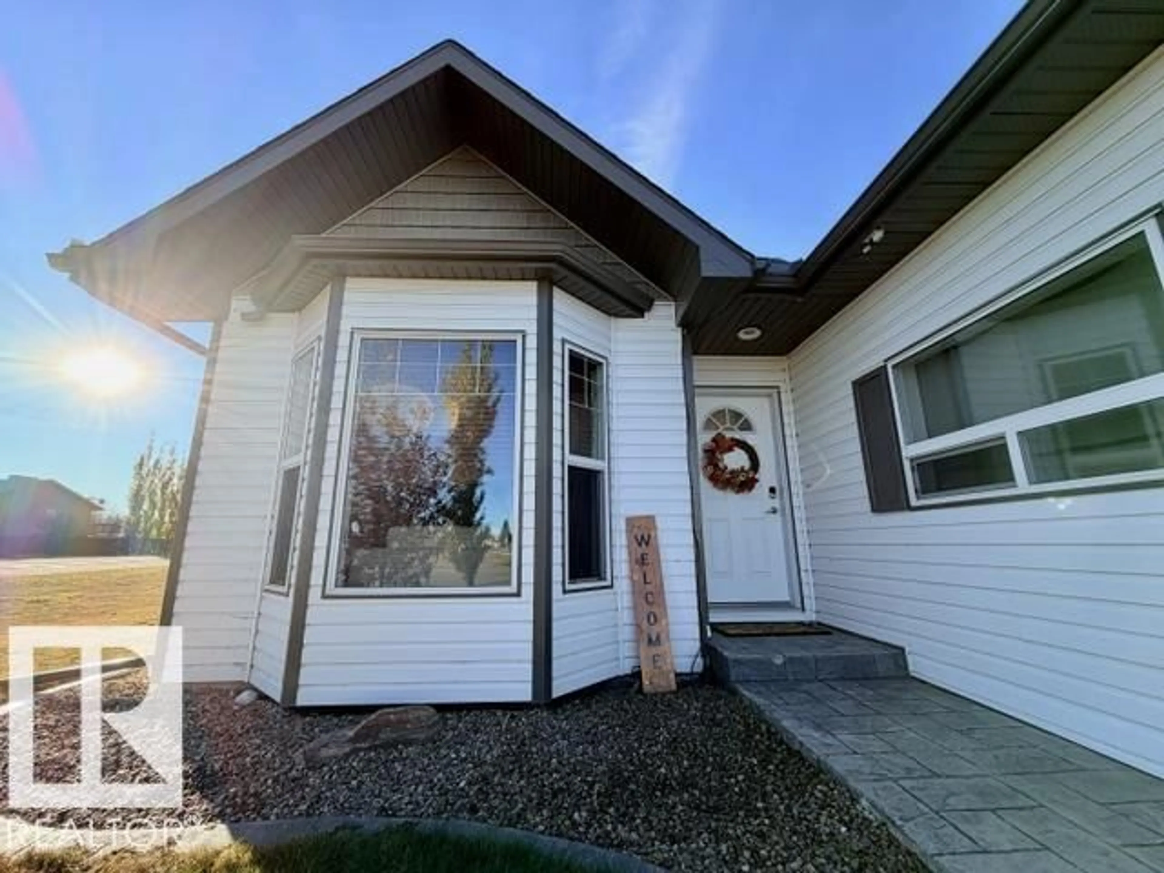 Home with vinyl exterior material, unknown for 5701 48 AV, St. Paul Town Alberta T0A3A1