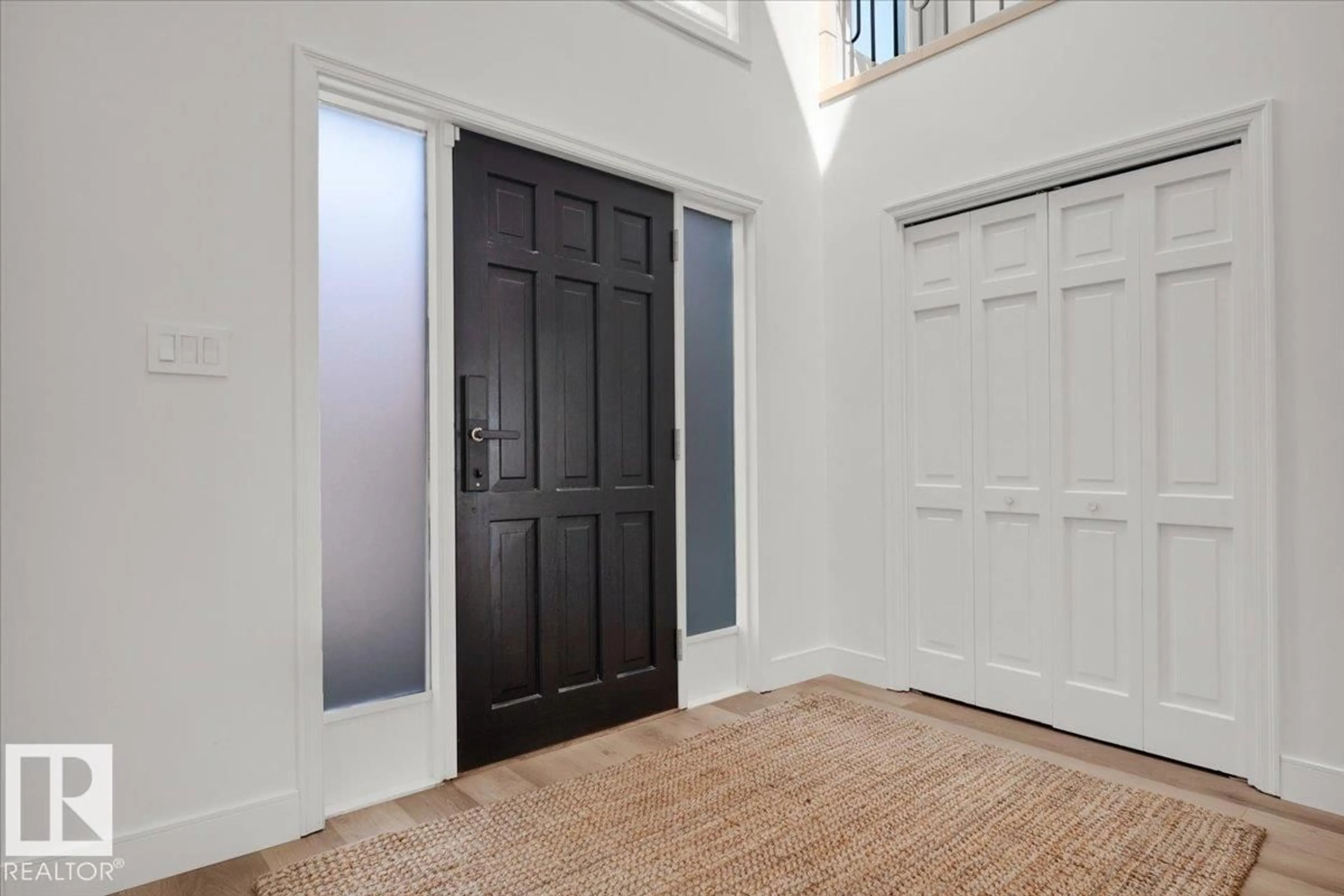 Indoor entryway for 14717 48 AV, Edmonton Alberta T6H5N1