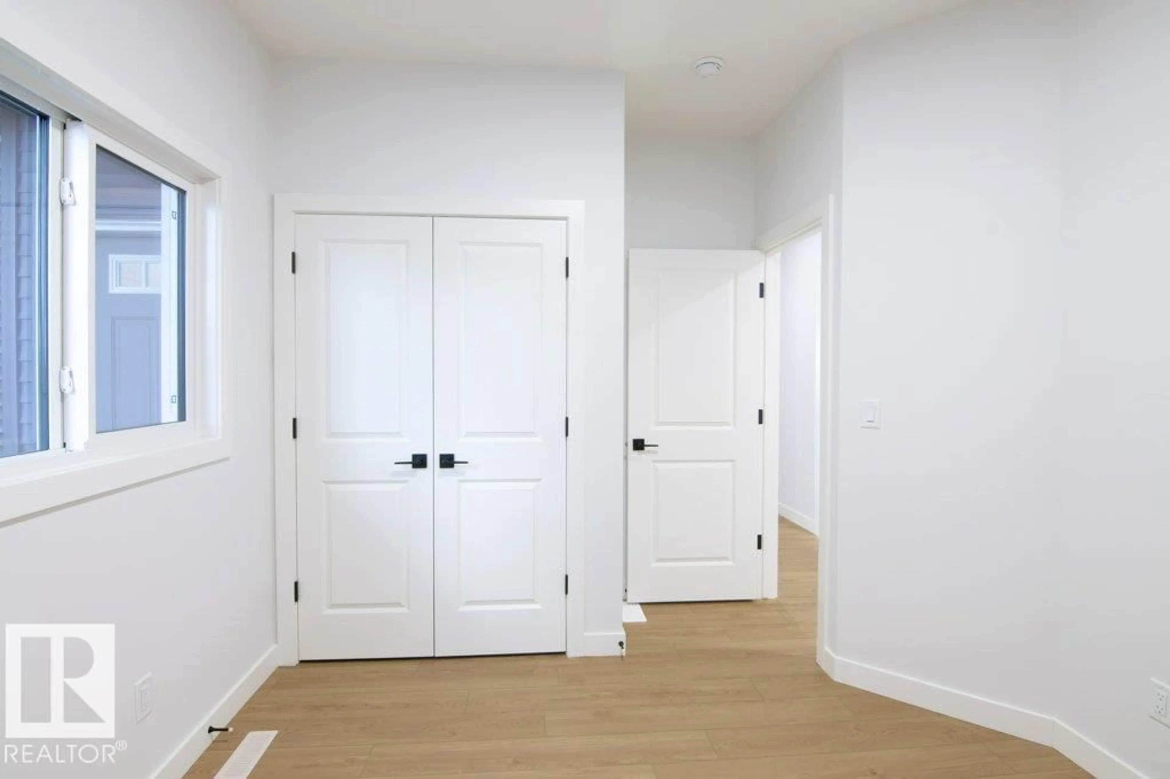Indoor entryway for SW - 2832 65 ST, Edmonton Alberta T6X3J7
