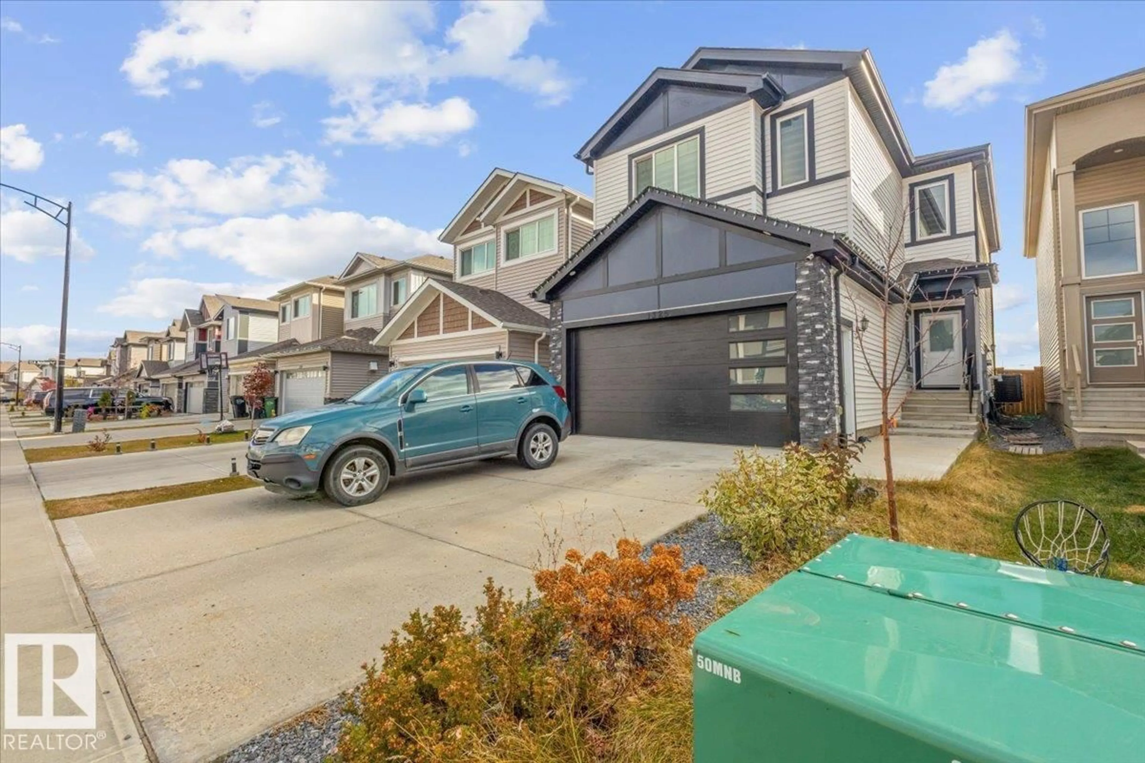 A pic from outside/outdoor area/front of a property/back of a property/a pic from drone, street for NW - 1325 20 ST, Edmonton Alberta T6T2R8