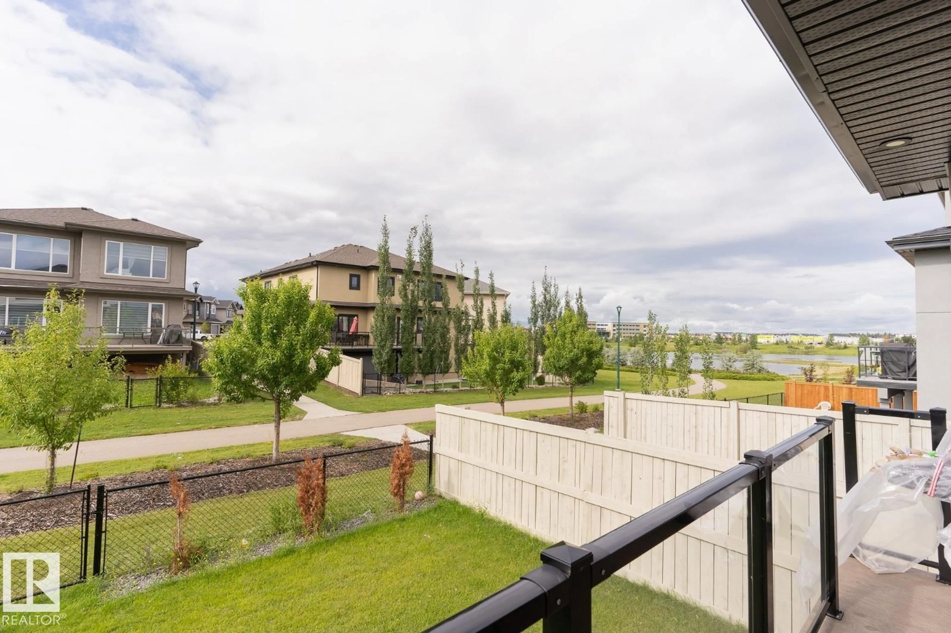Patio, unknown for 2116 20 AV, Edmonton Alberta T6T2L2