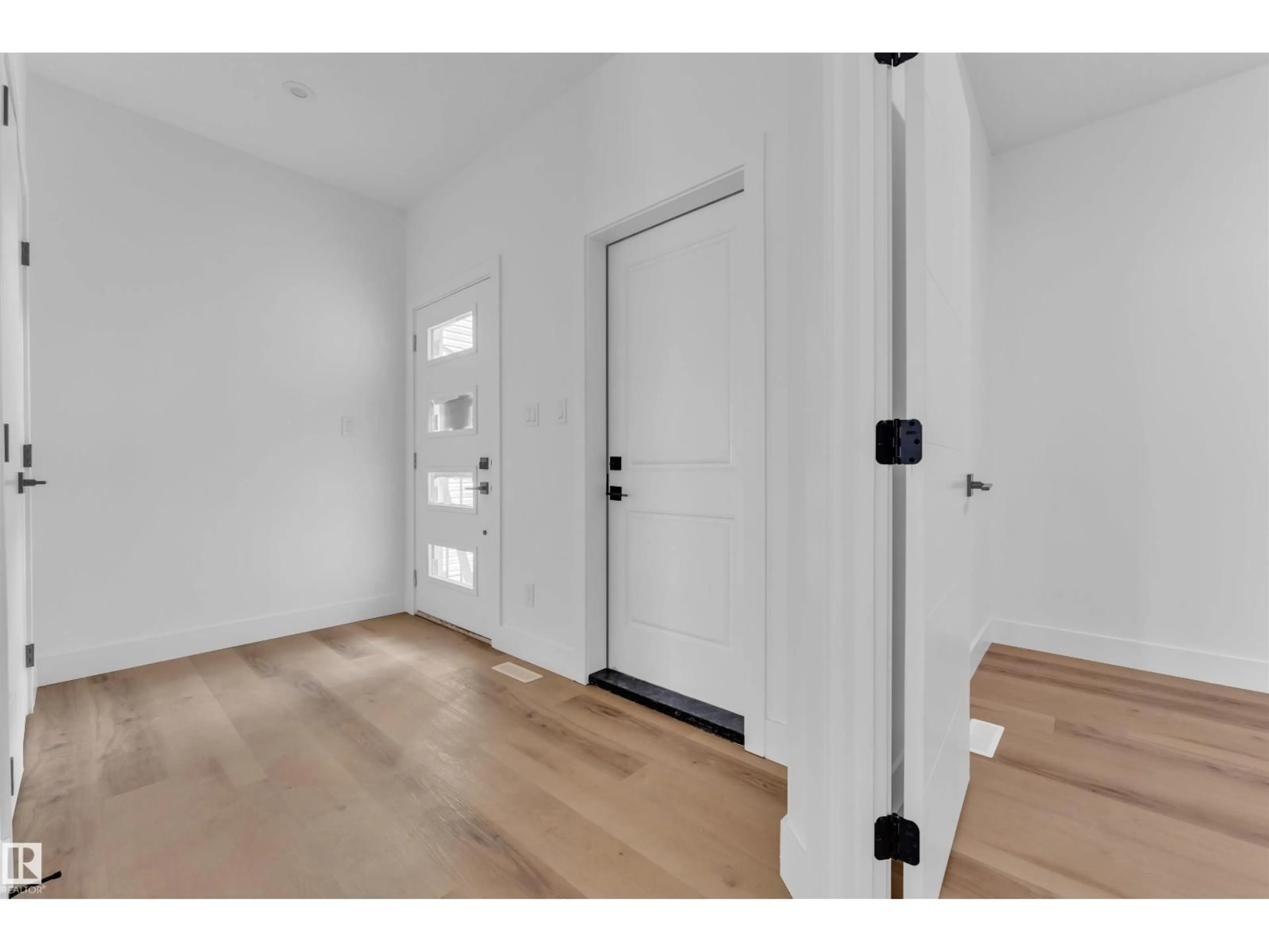 Indoor entryway for NW - 1914 155 AV, Edmonton Alberta T5Y4H8