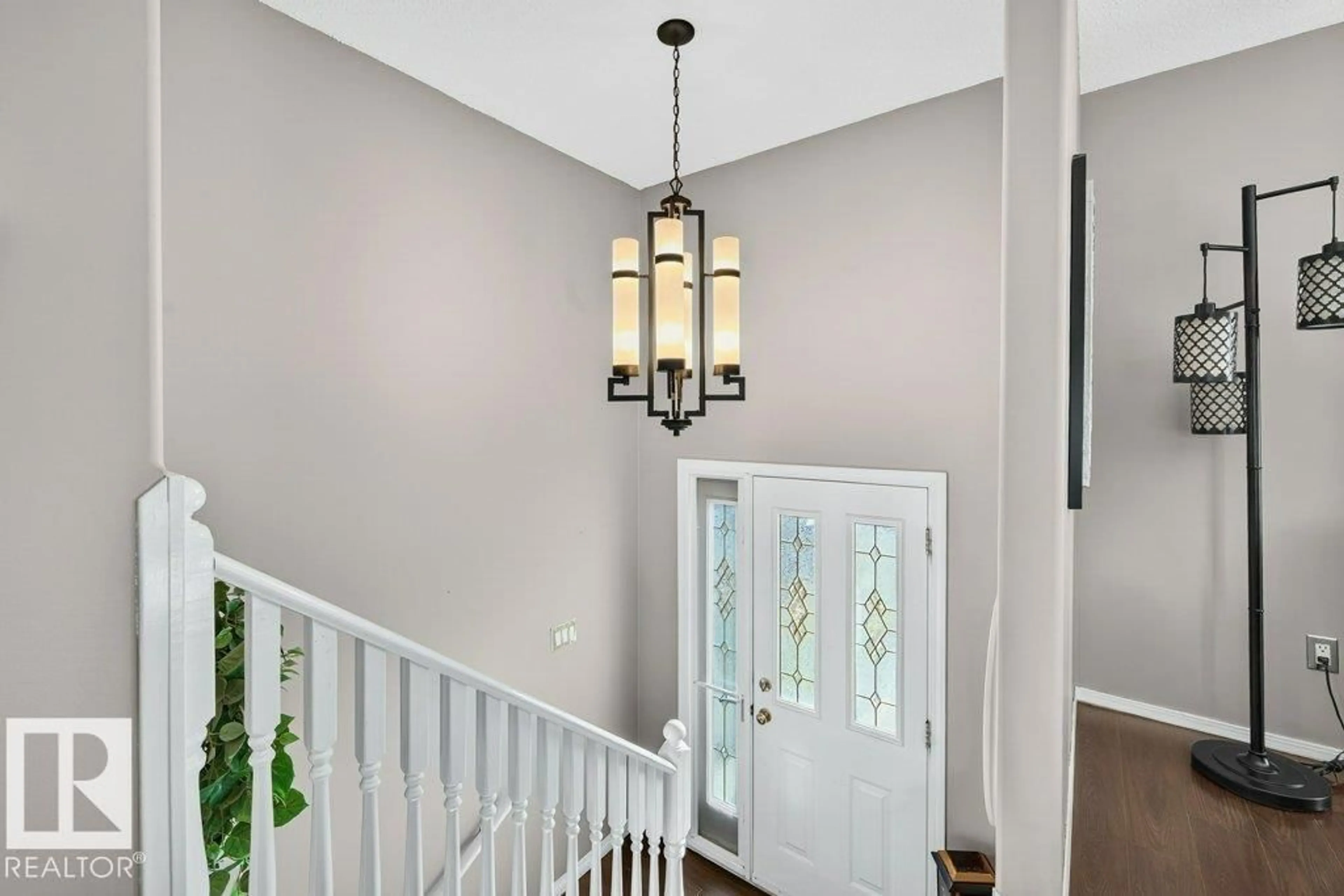 Indoor entryway for 4303 41 AVE, Stony Plain Alberta T7Z1J9