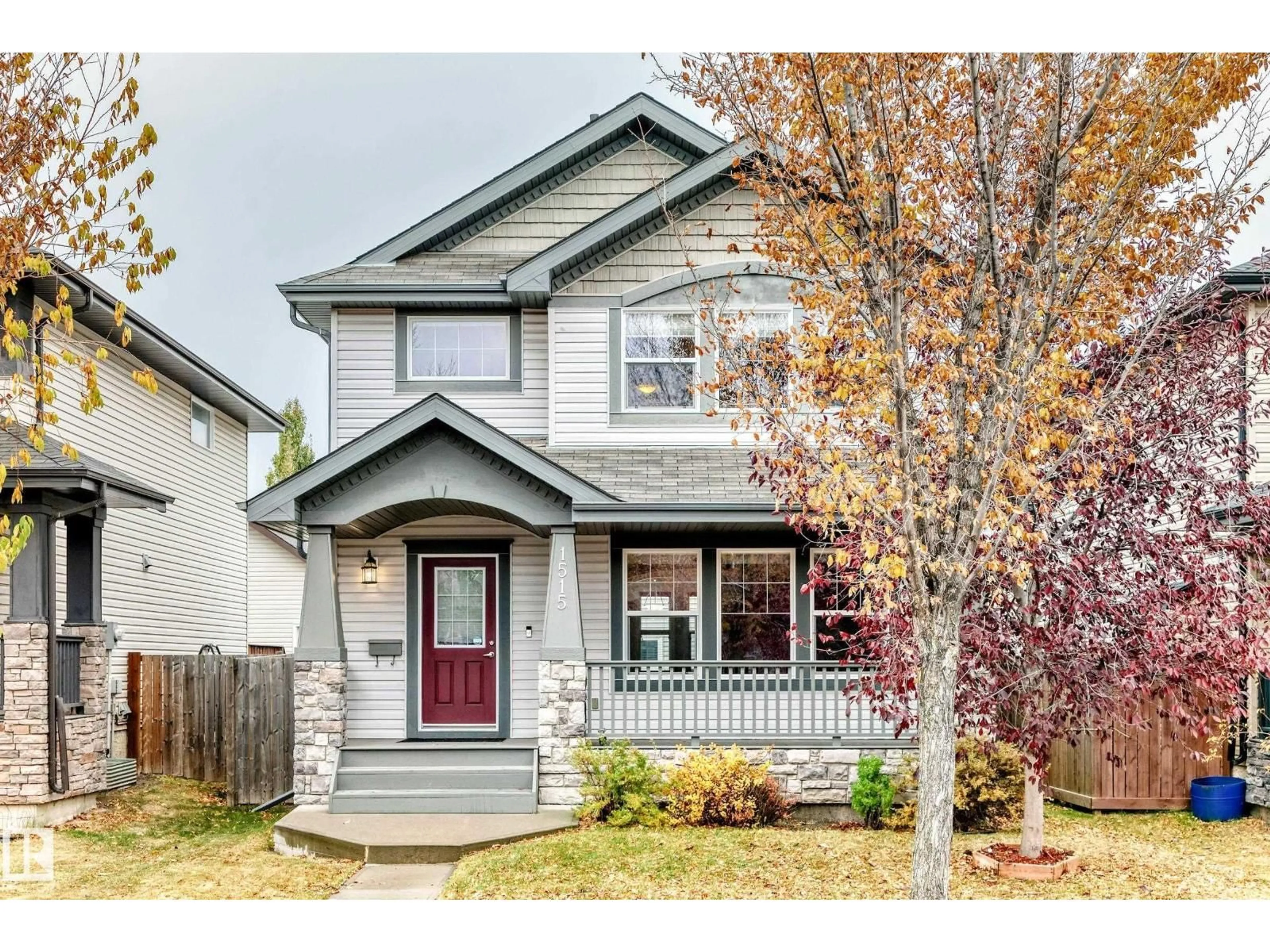 Home with vinyl exterior material, street for 1515 TOWNE CENTRE BV, Edmonton Alberta T6R0P4