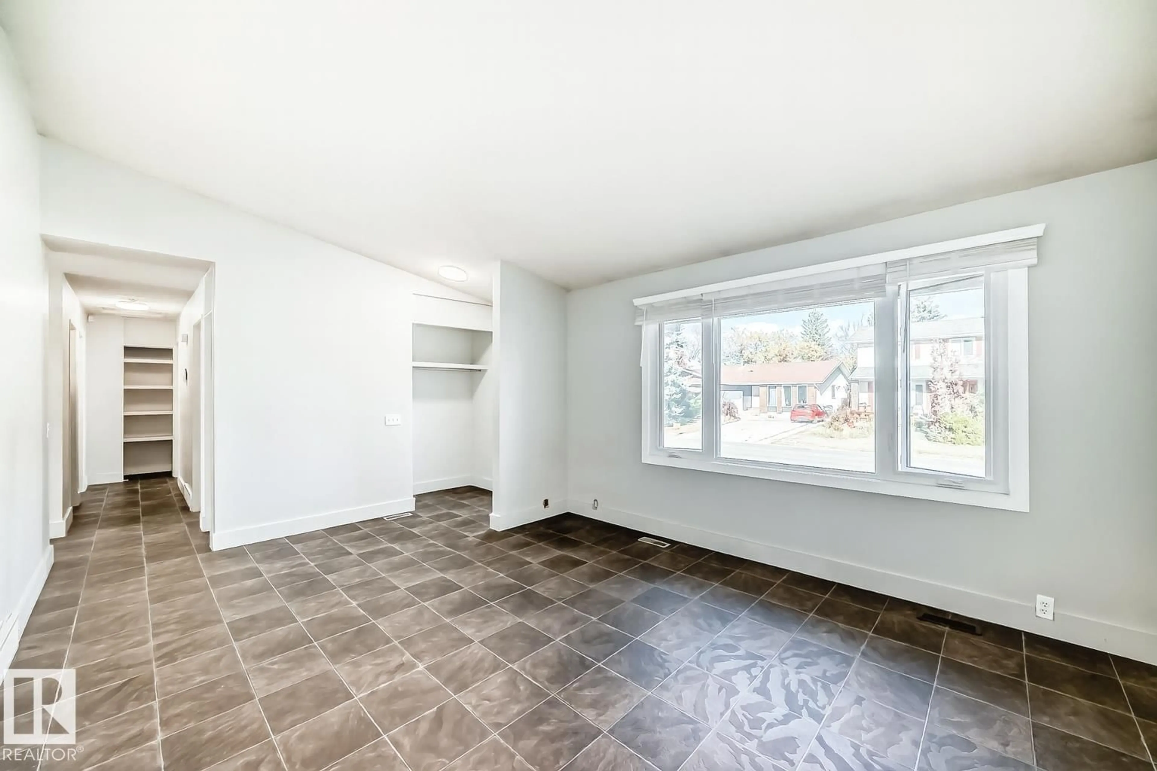A pic of a room for 18215 80A AV, Edmonton Alberta T5T0V4
