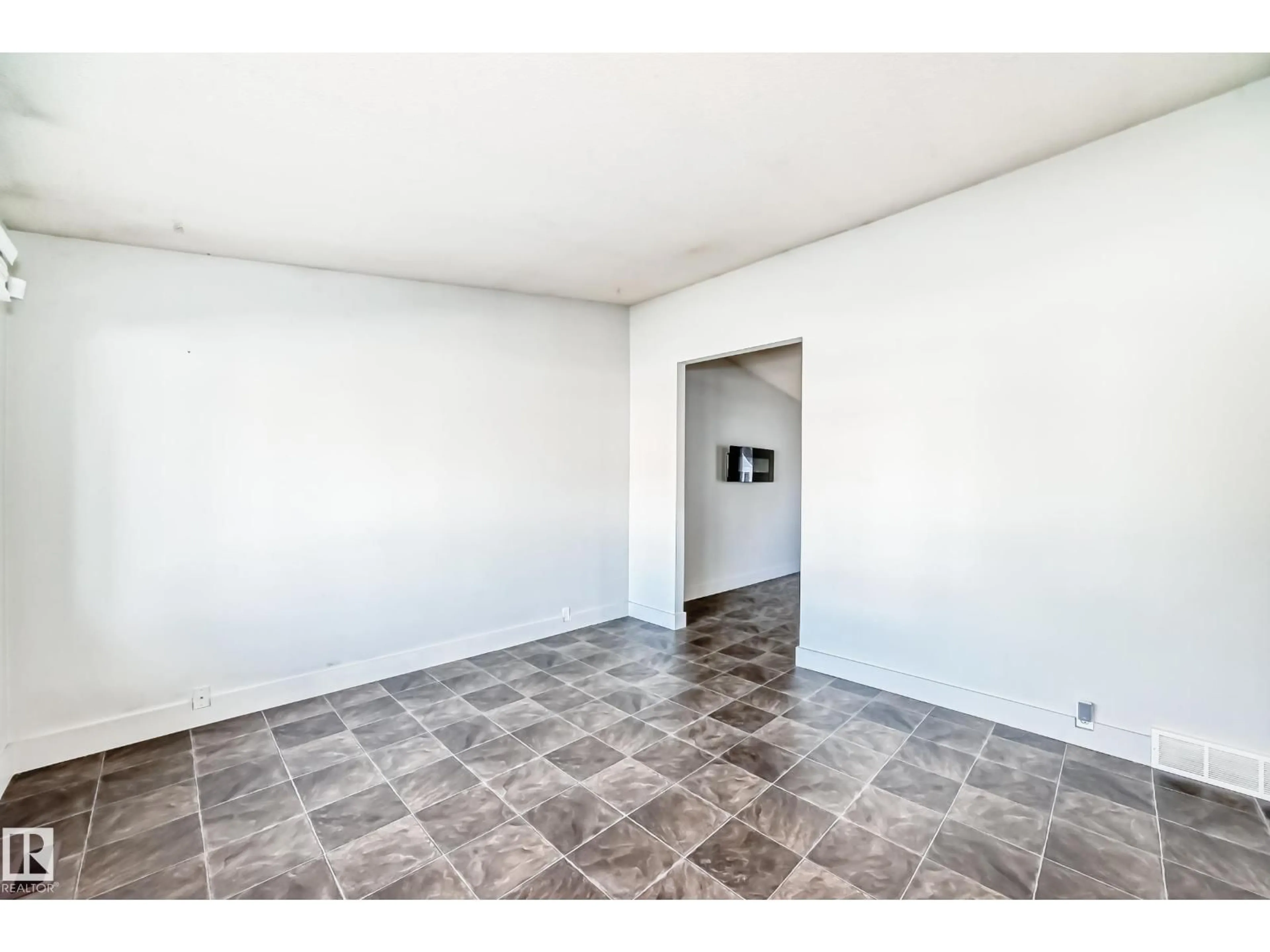 A pic of a room for 18215 80A AV, Edmonton Alberta T5T0V4