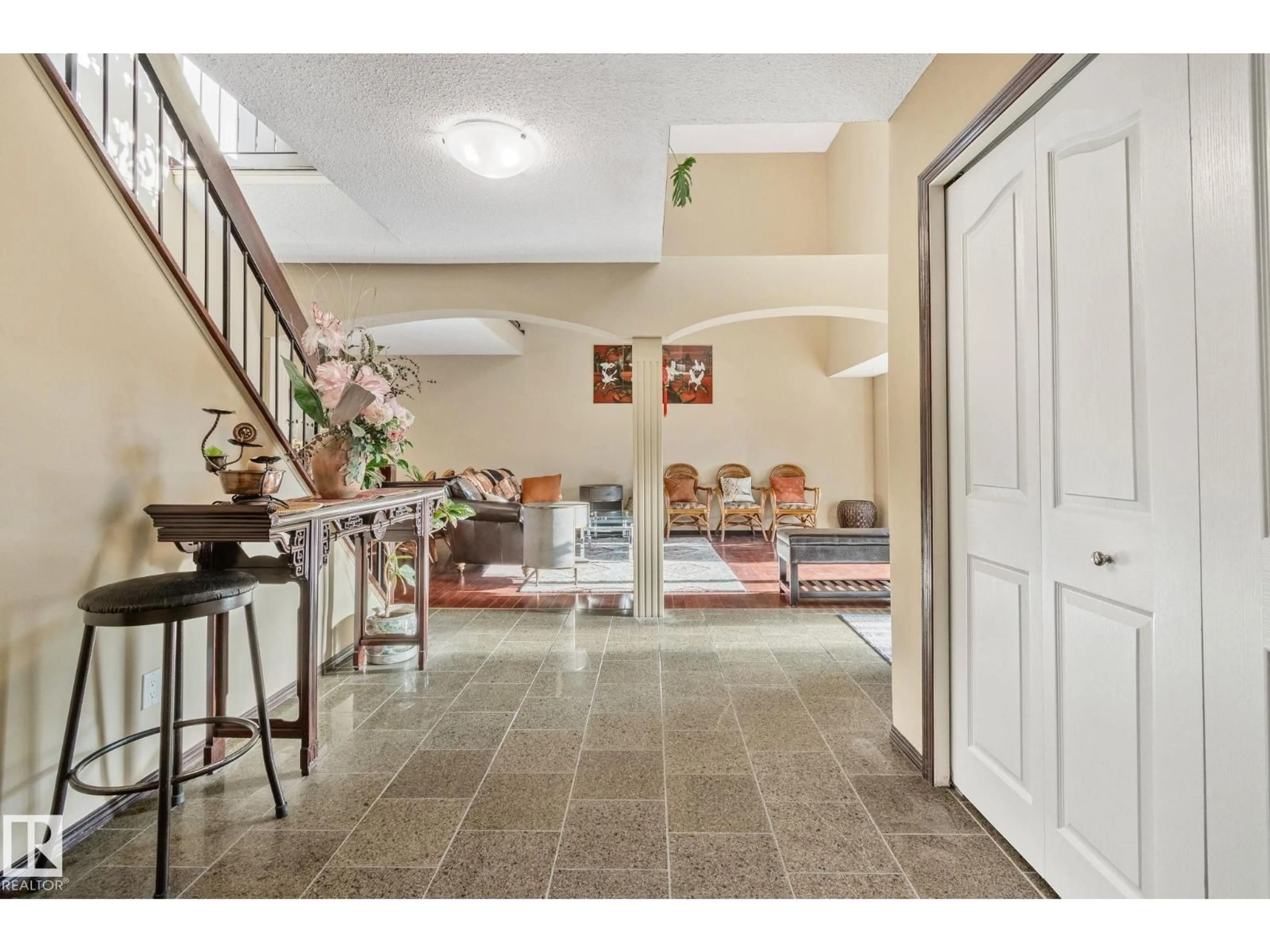 Indoor foyer for 12218 143 AV, Edmonton Alberta T5X3R7