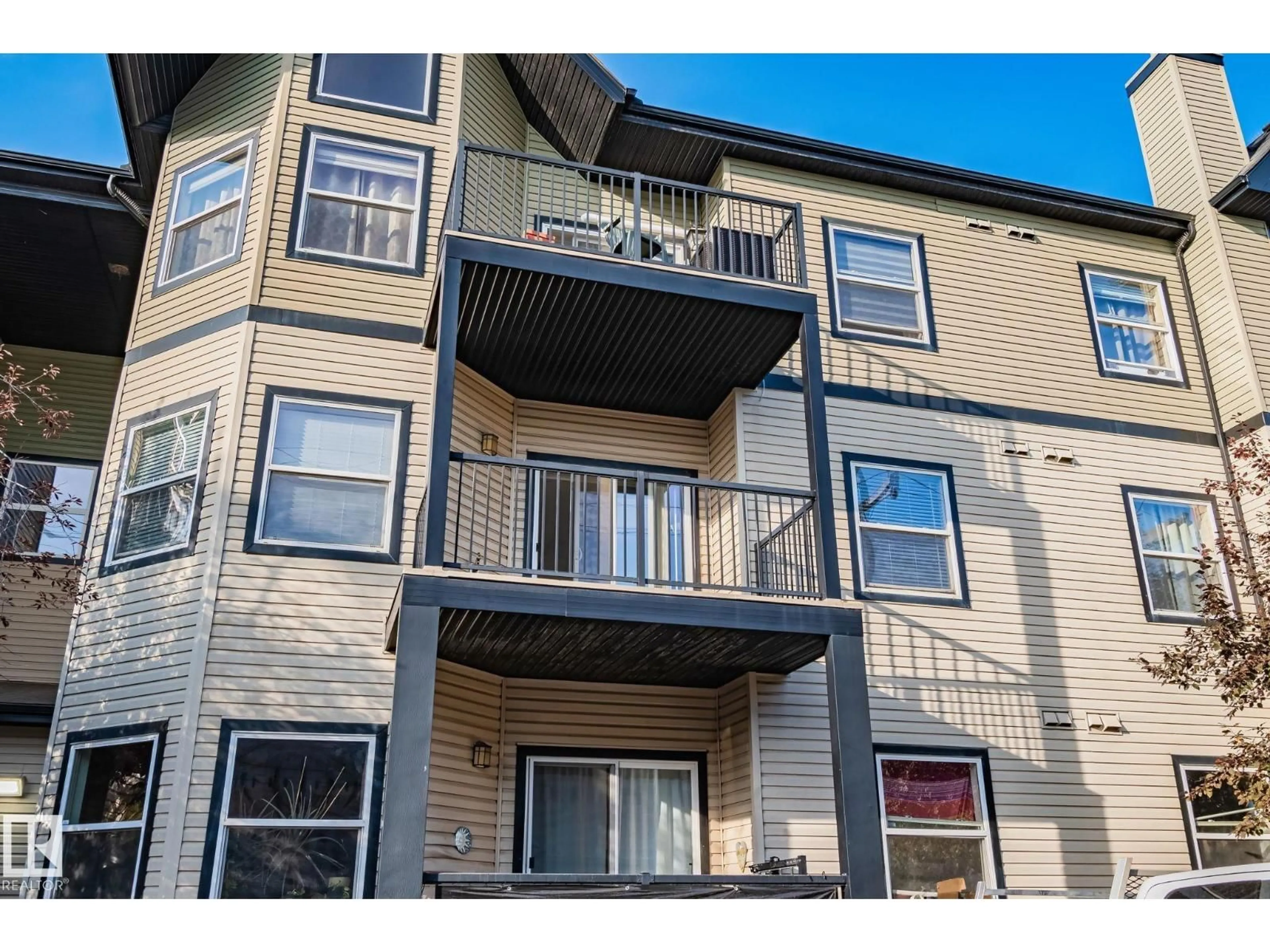 Unknown for 9927 - 207 79 AV, Edmonton Alberta T6E1R3