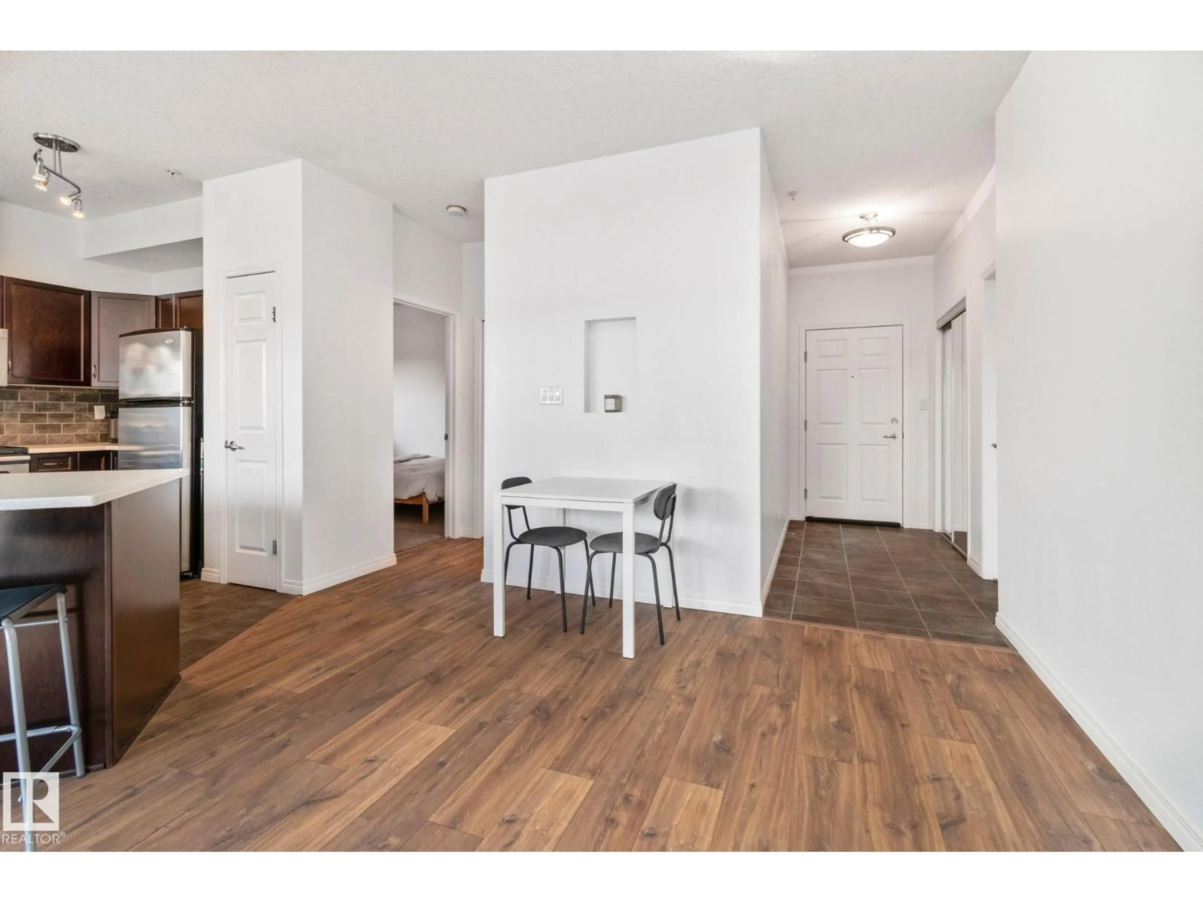 A pic of a room for 9927 - 207 79 AV, Edmonton Alberta T6E1R3