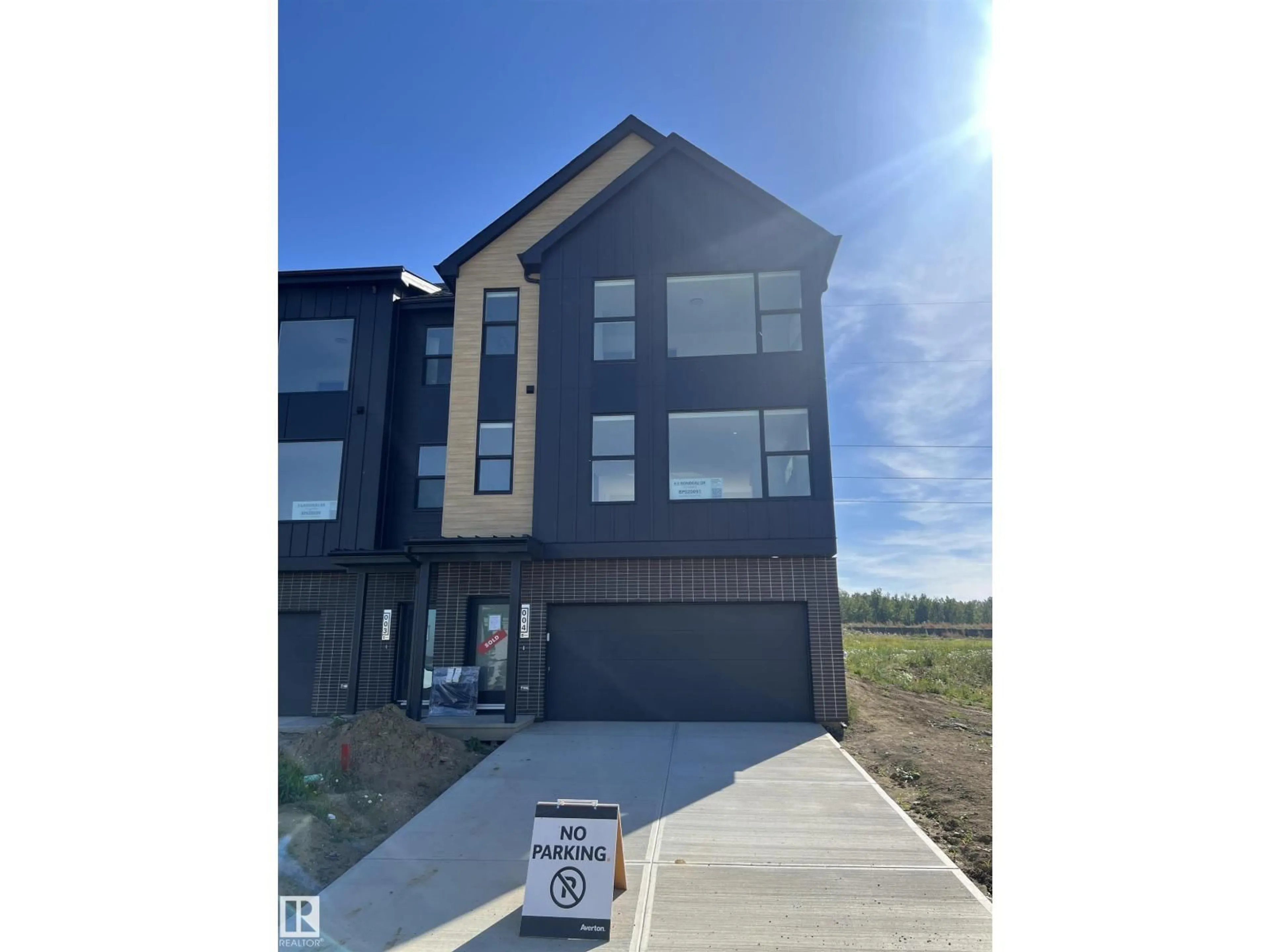 A pic from outside/outdoor area/front of a property/back of a property/a pic from drone, unknown for 5 - 4 RONDEAU DR, St. Albert Alberta T8N7X8