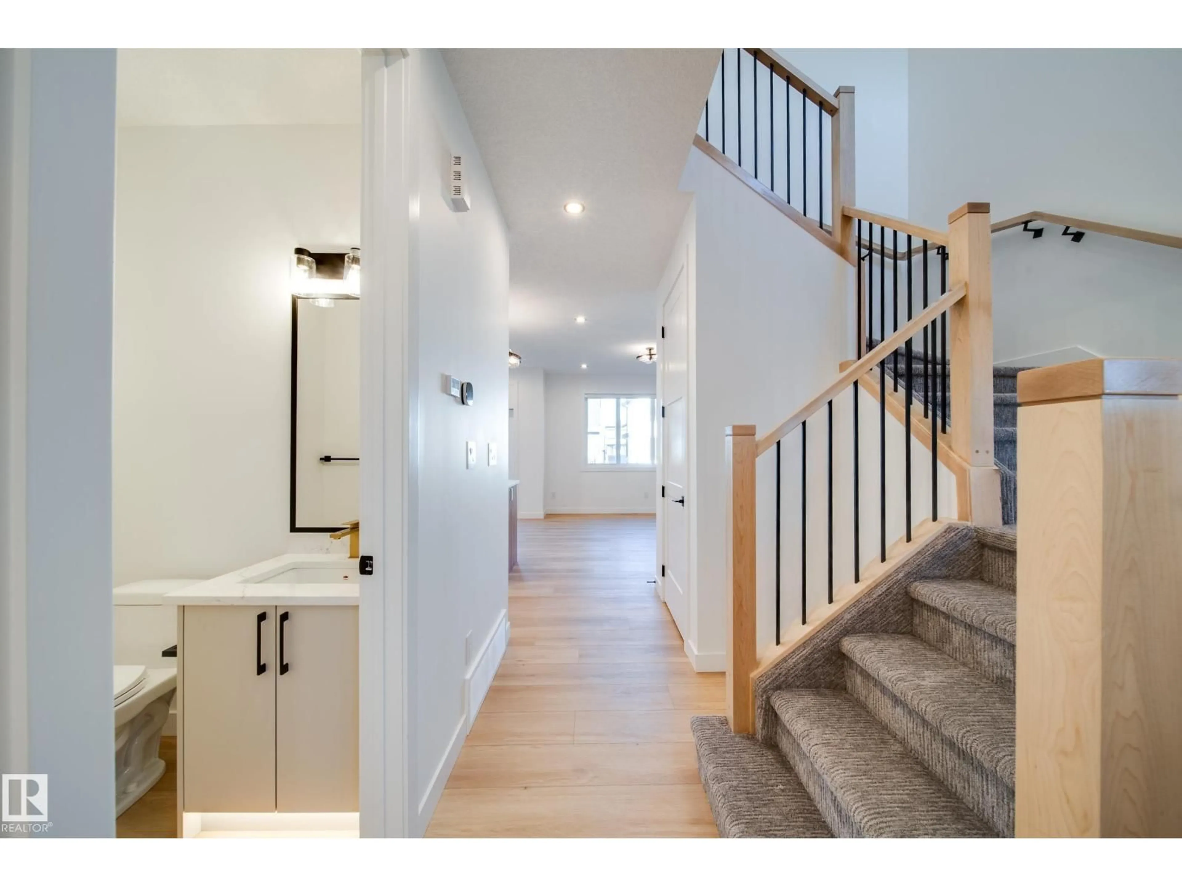 Indoor entryway for 18 BLACKBIRD BN, Fort Saskatchewan Alberta T8L0G6