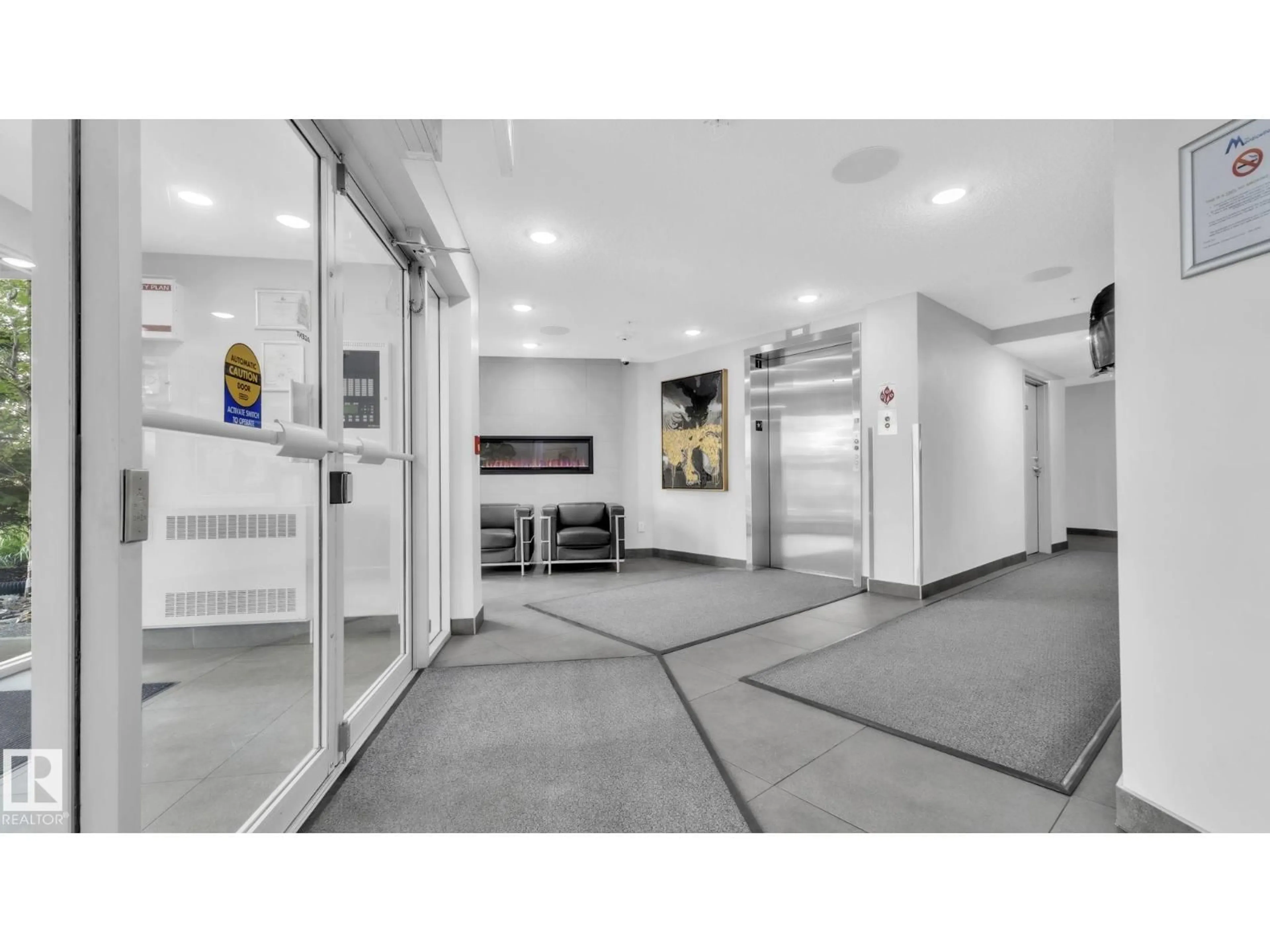 Indoor foyer for #213 - 11511 27 AV, Edmonton Alberta T6J7J8