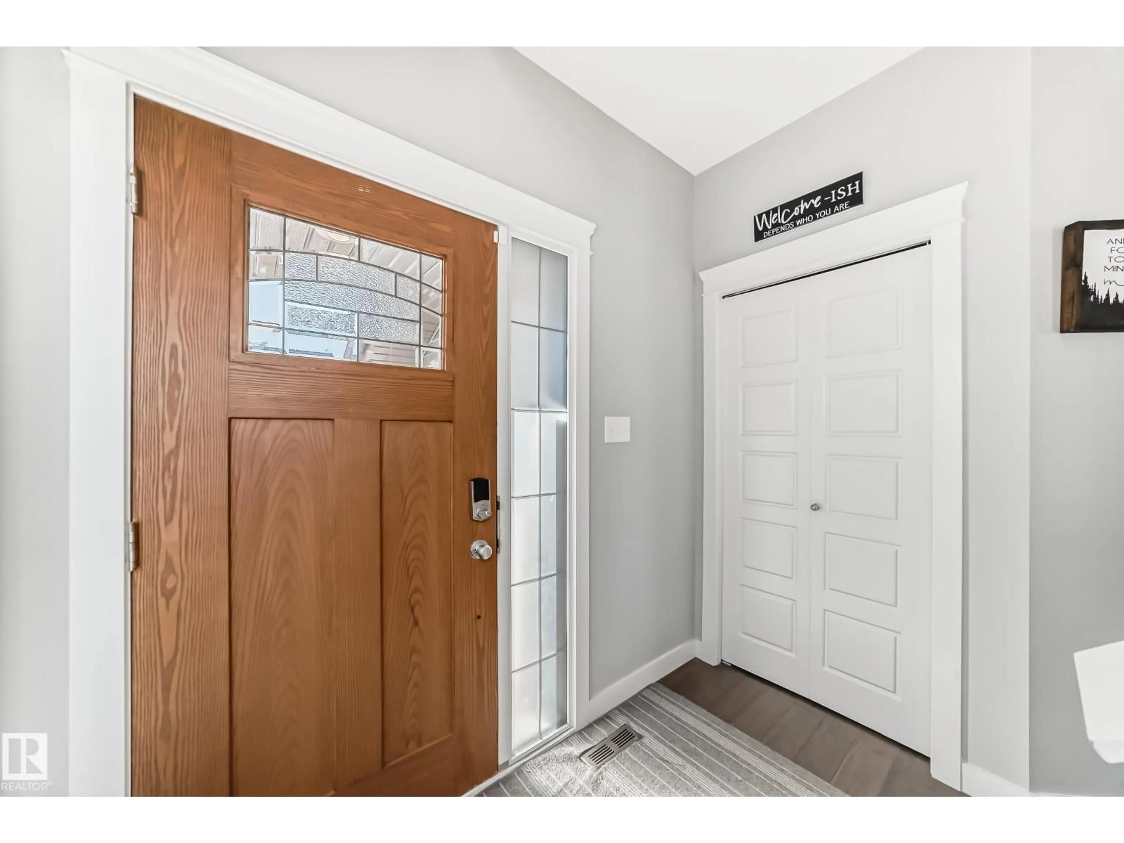 Indoor entryway for 82 TRIBUTE CM, Spruce Grove Alberta T7X0W6
