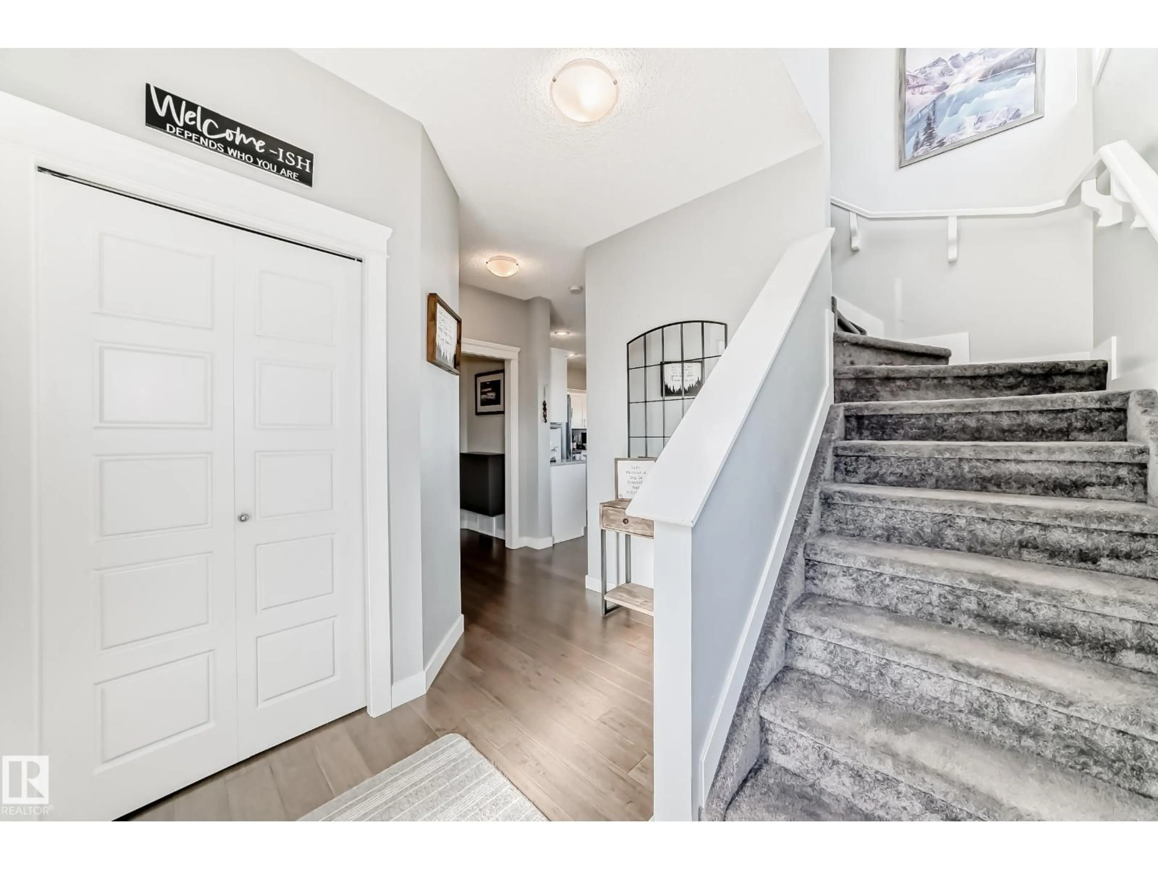 Indoor entryway for 82 TRIBUTE CM, Spruce Grove Alberta T7X0W6