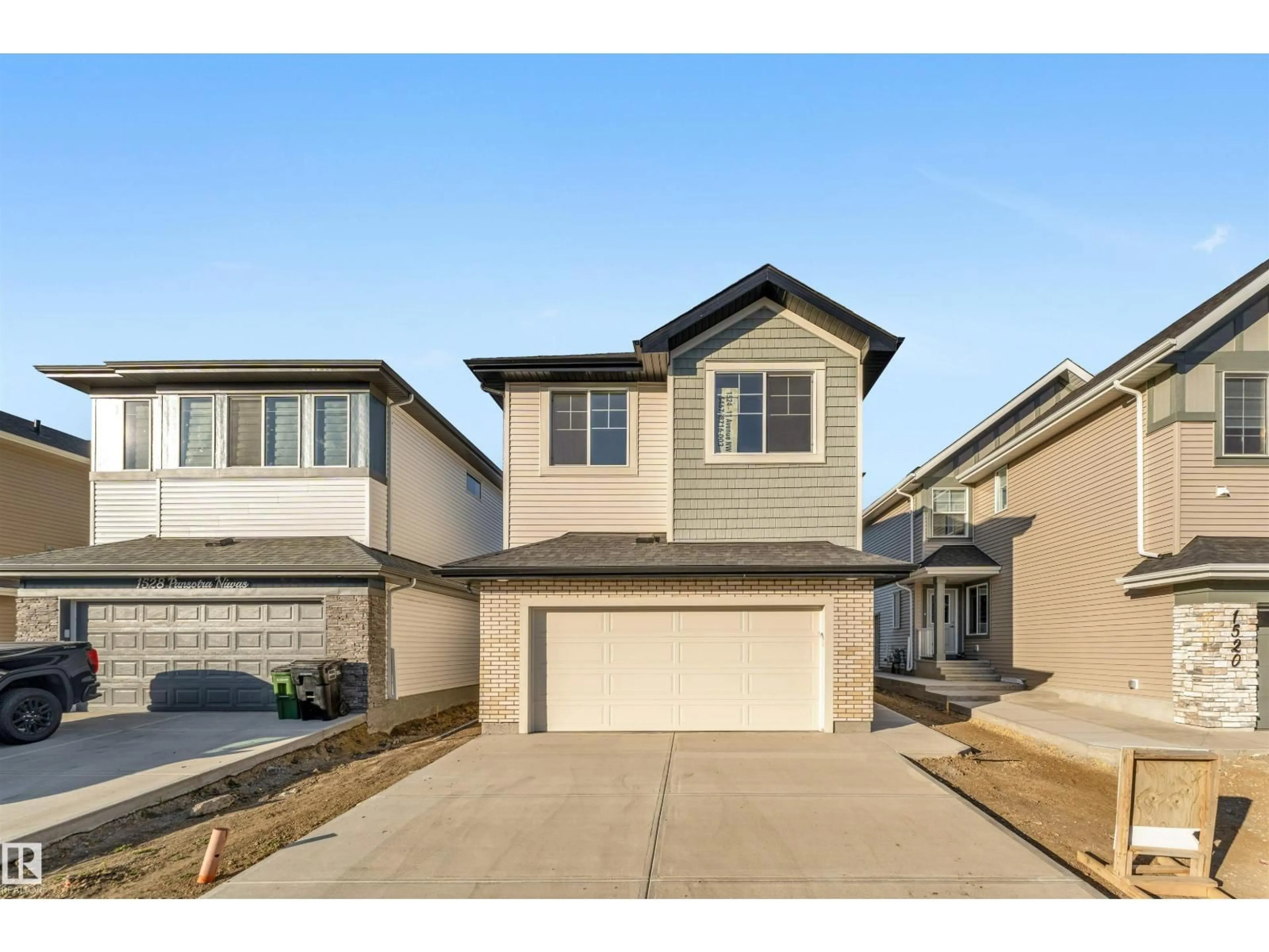 Unknown for NW - 1524 11 AV, Edmonton Alberta T6T2W4