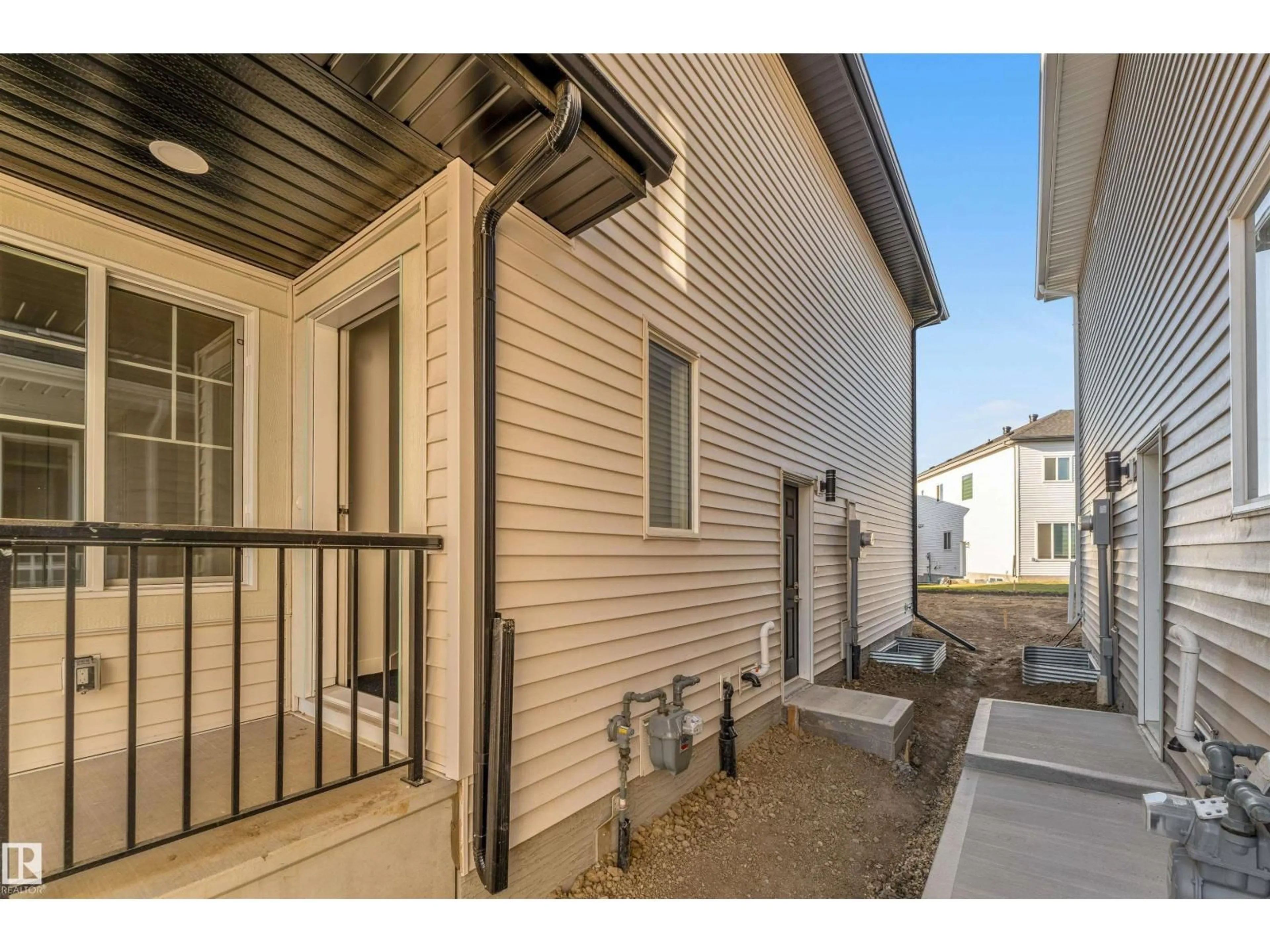 Unknown for NW - 1524 11 AV, Edmonton Alberta T6T2W4