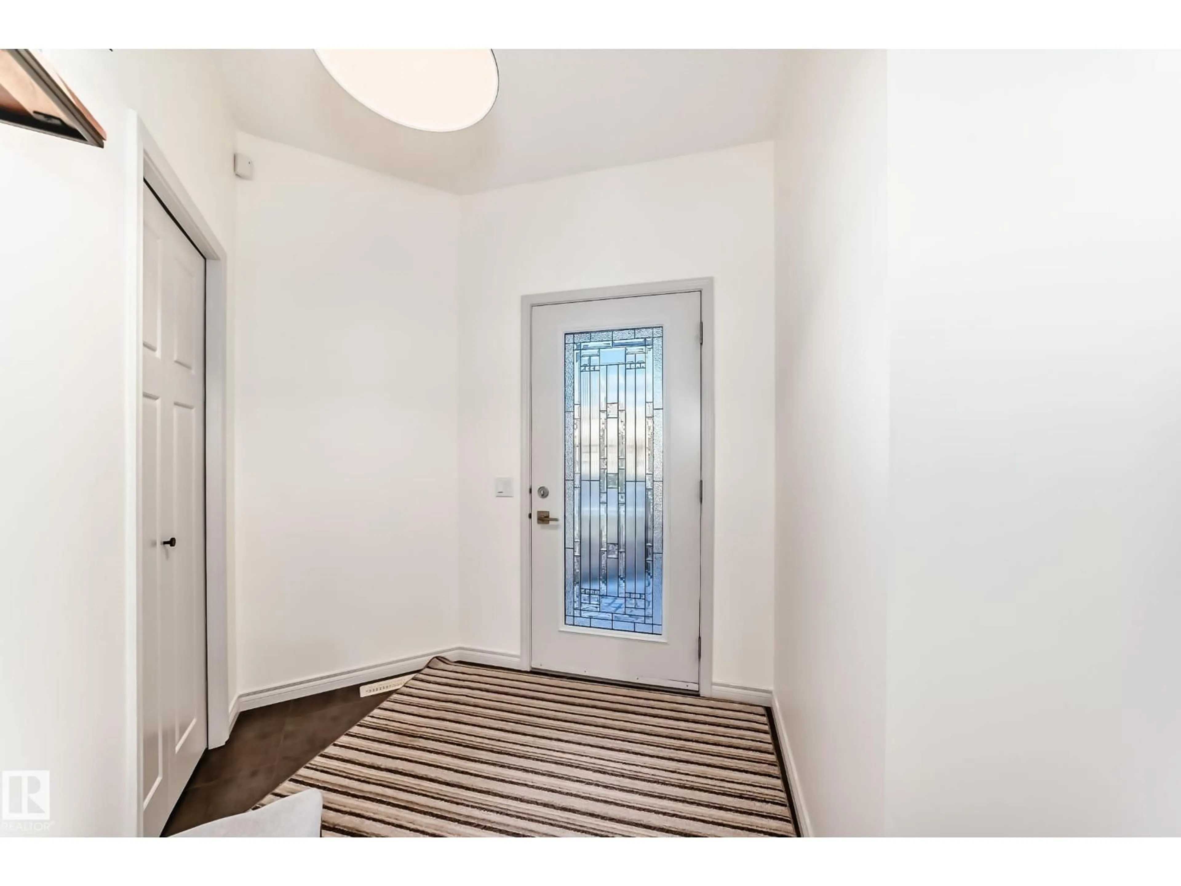 Indoor entryway for 21 ROYAL ST, St. Albert Alberta T8N7N8