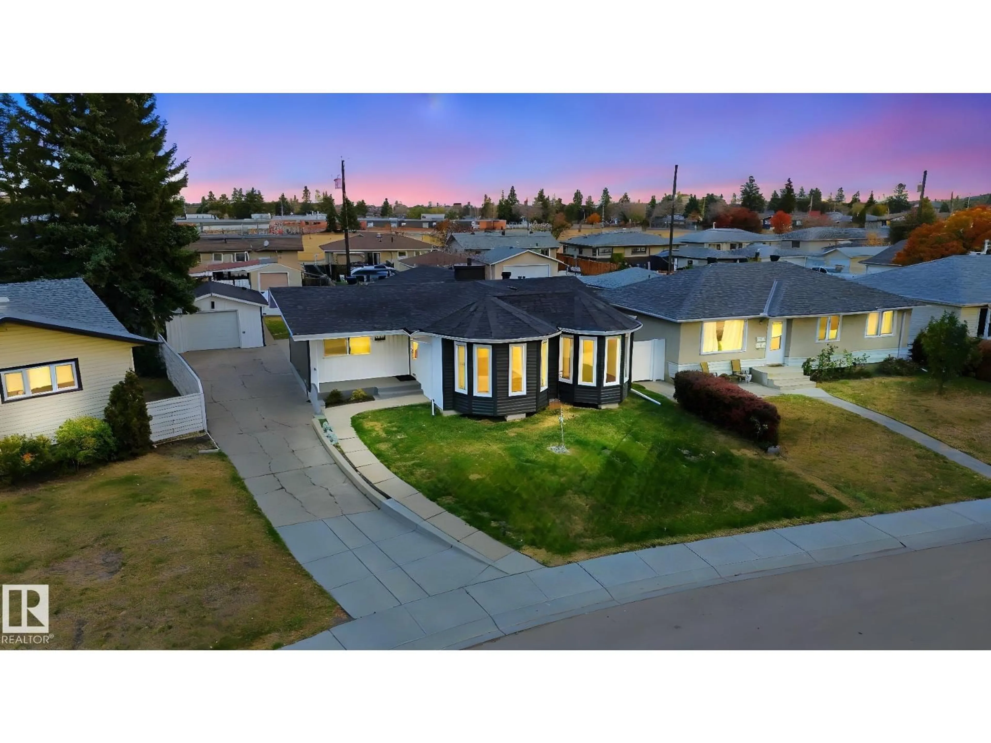 A pic from outside/outdoor area/front of a property/back of a property/a pic from drone, unknown for 10524 134 AV, Edmonton Alberta T5E1J6