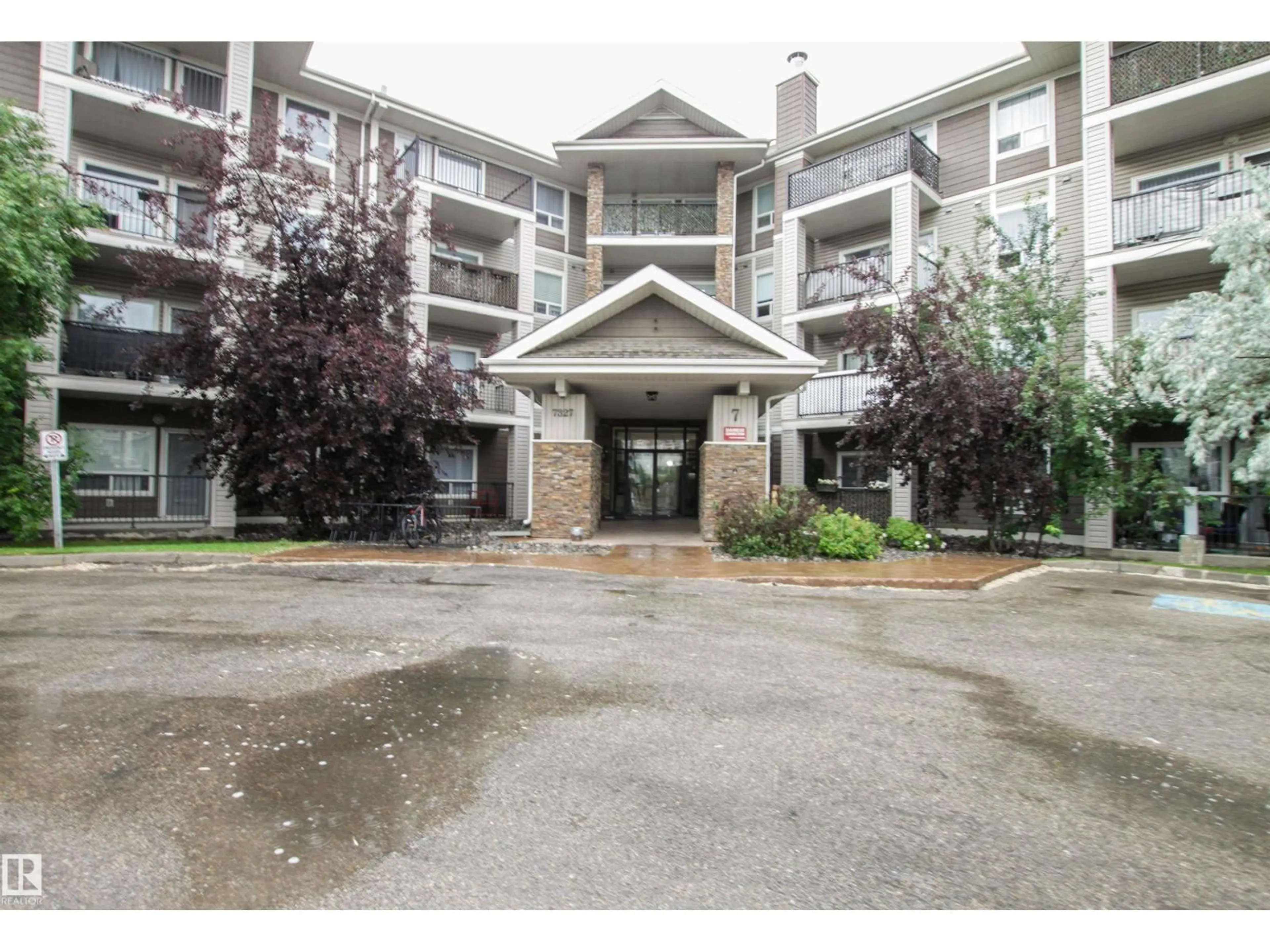 Indoor foyer for 7327 - 7208 SOUTH TERWILLEGAR DR, Edmonton Alberta T6R0L8