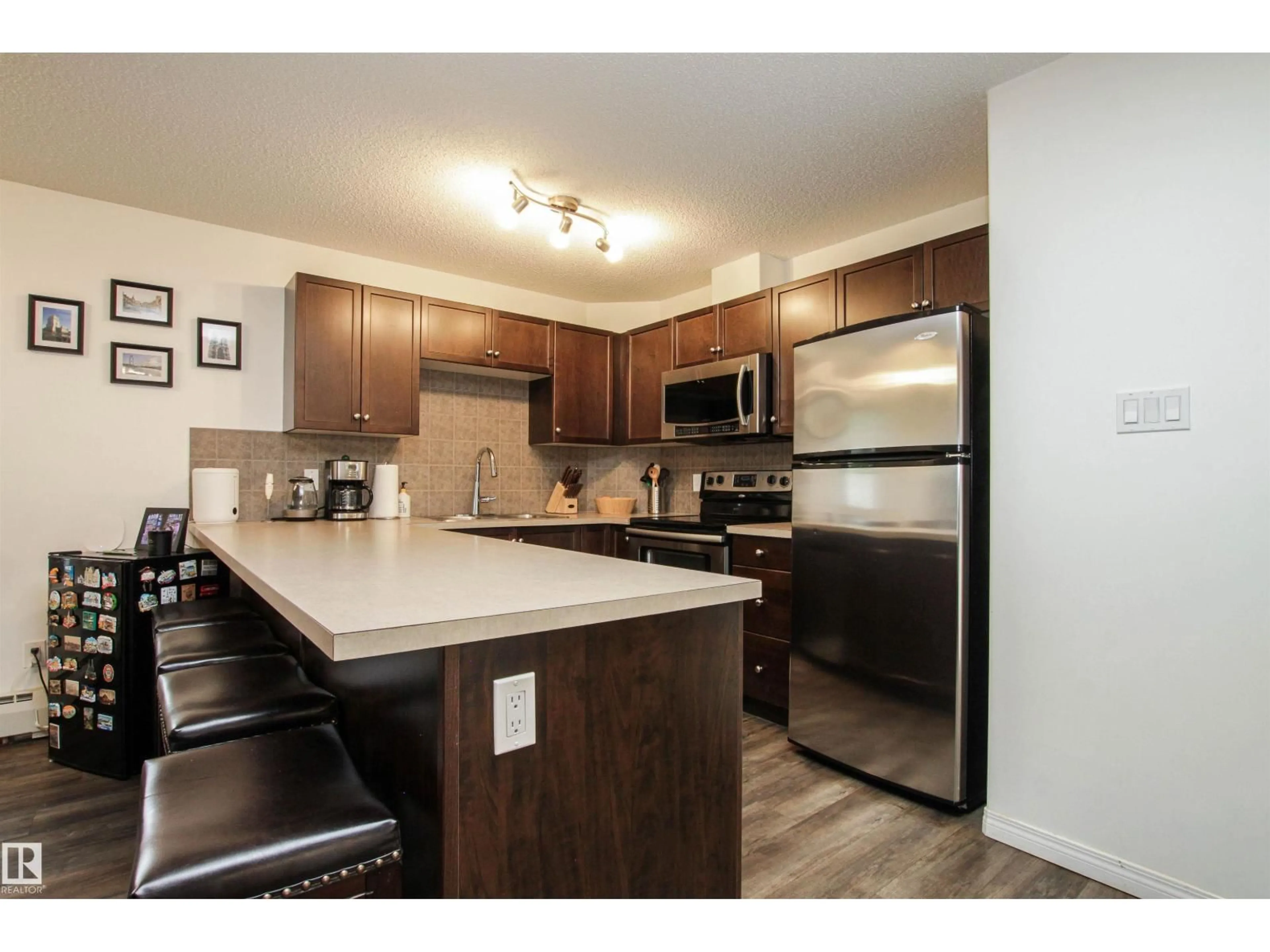 Standard kitchen, wood/laminate floor for 7327 - 7208 SOUTH TERWILLEGAR DR, Edmonton Alberta T6R0L8