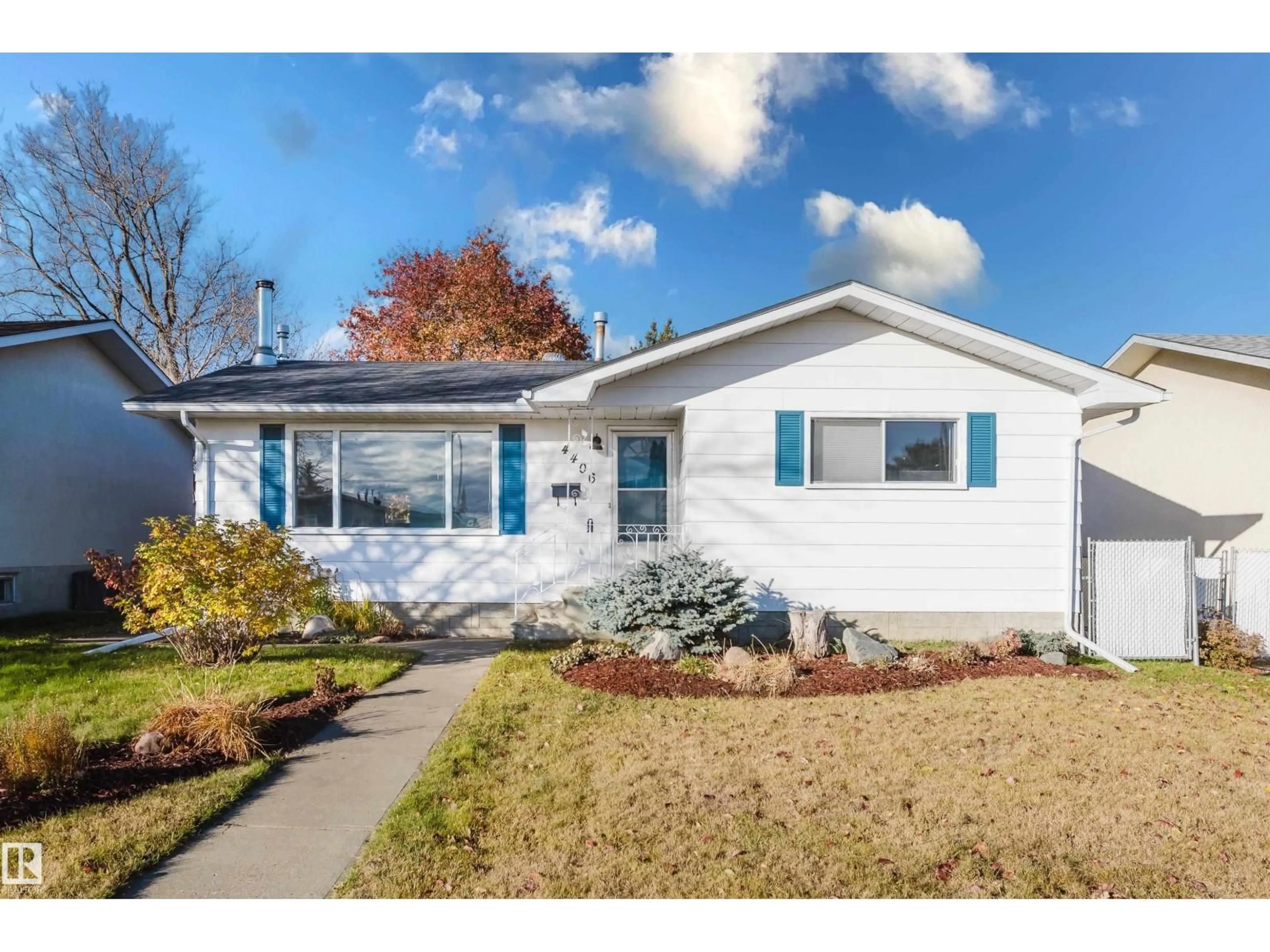 Home with vinyl exterior material, street for 4406 44 ST, Stony Plain Alberta T7Z1J3