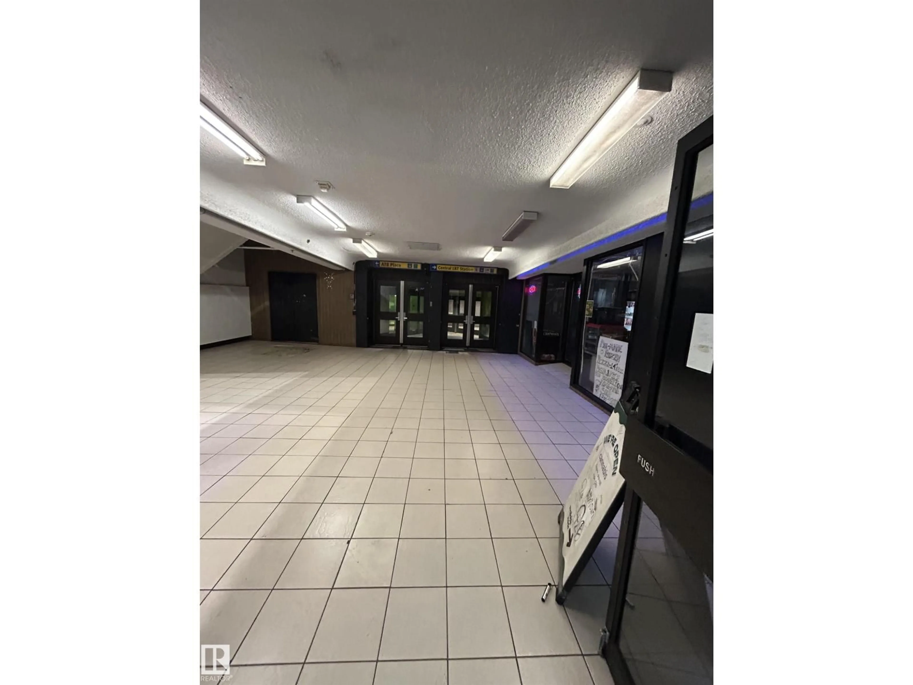 Indoor foyer for 10024 - 1013 JASPER AV, Edmonton Alberta T5J1R9