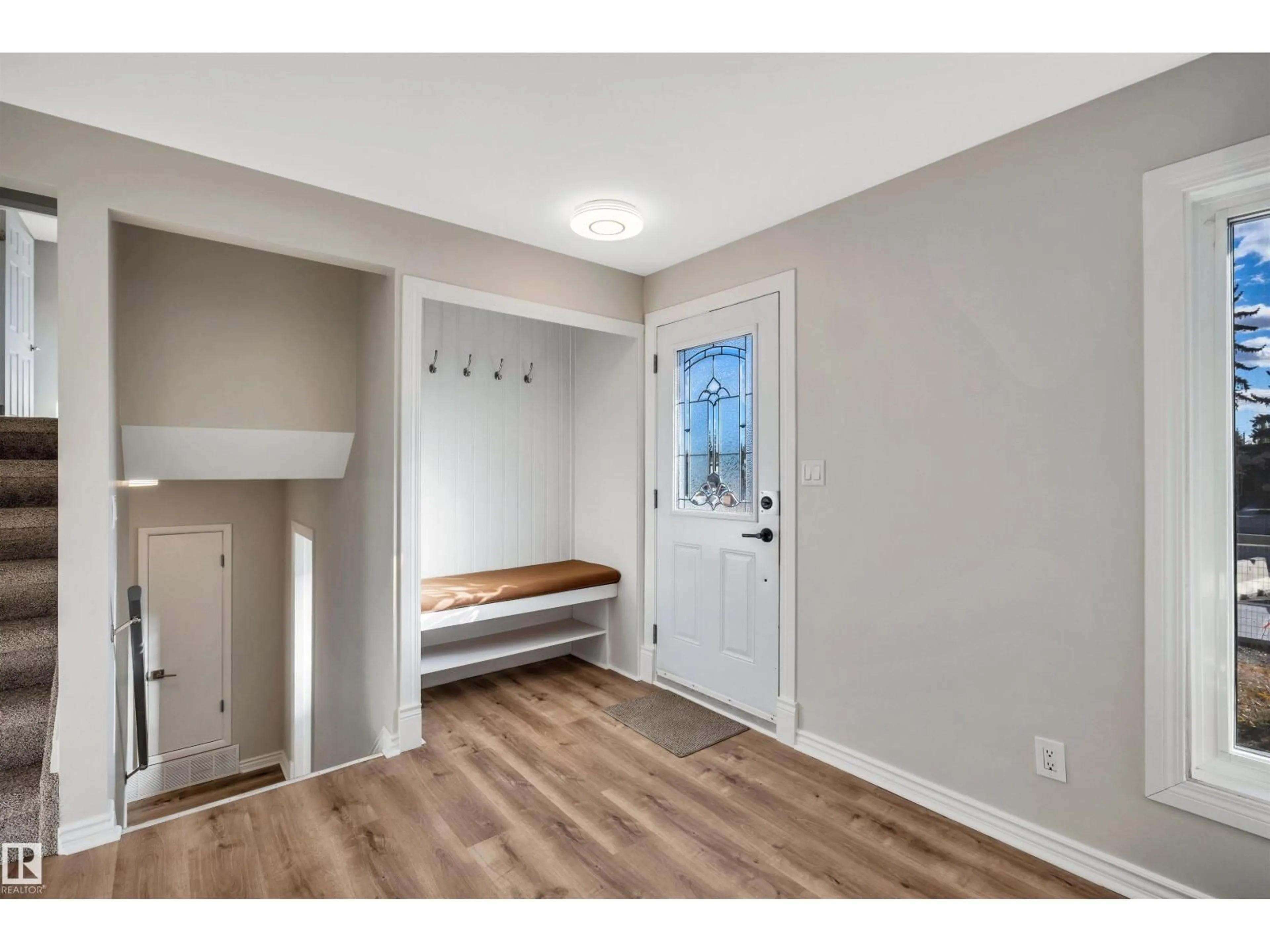 Indoor entryway for 16208 87 AV, Edmonton Alberta T5R4G9