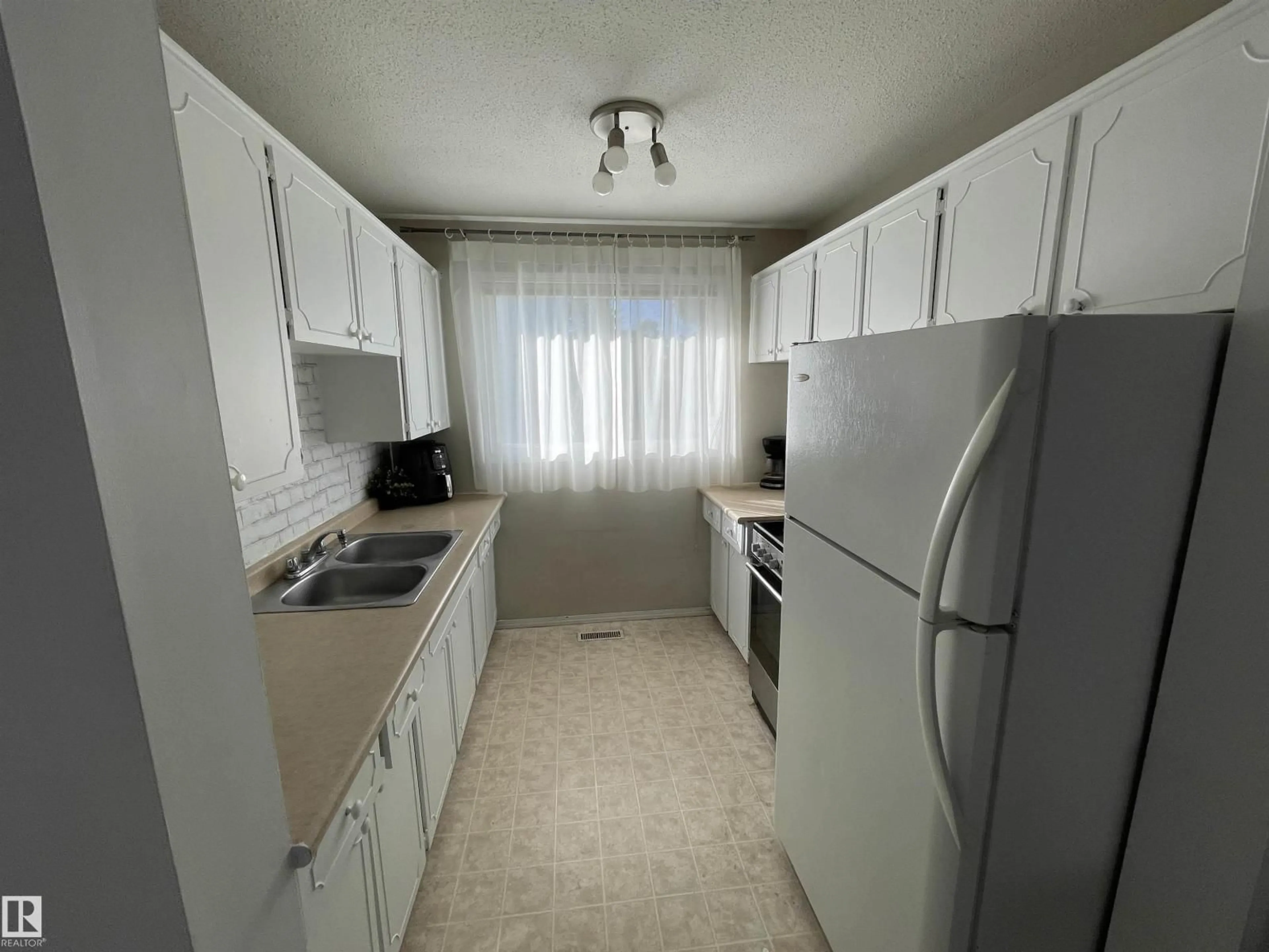 Standard kitchen, unknown for 132 DICKINSFIELD CO, Edmonton Alberta T5E5V8