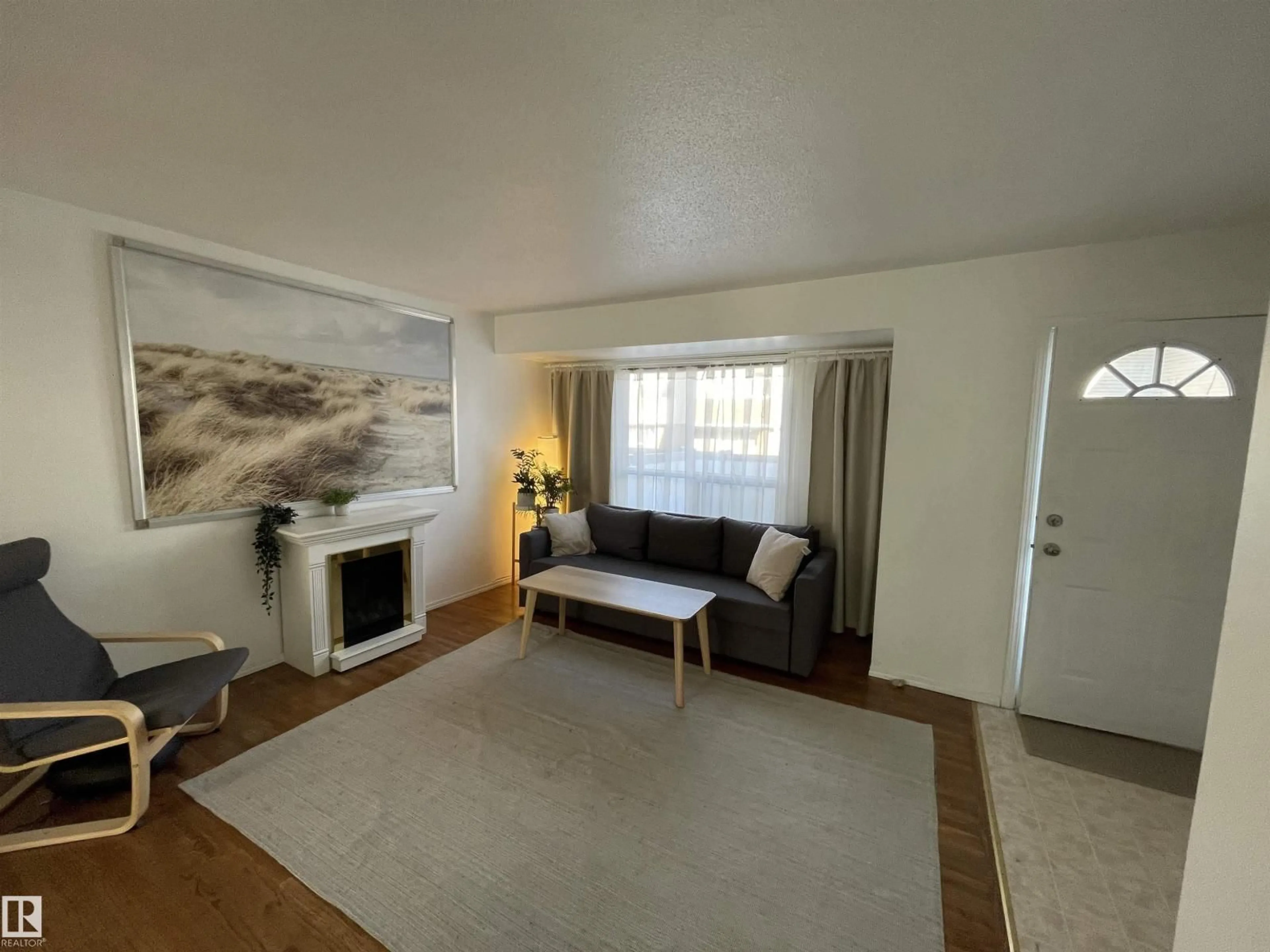 A pic of a room for 132 DICKINSFIELD CO, Edmonton Alberta T5E5V8