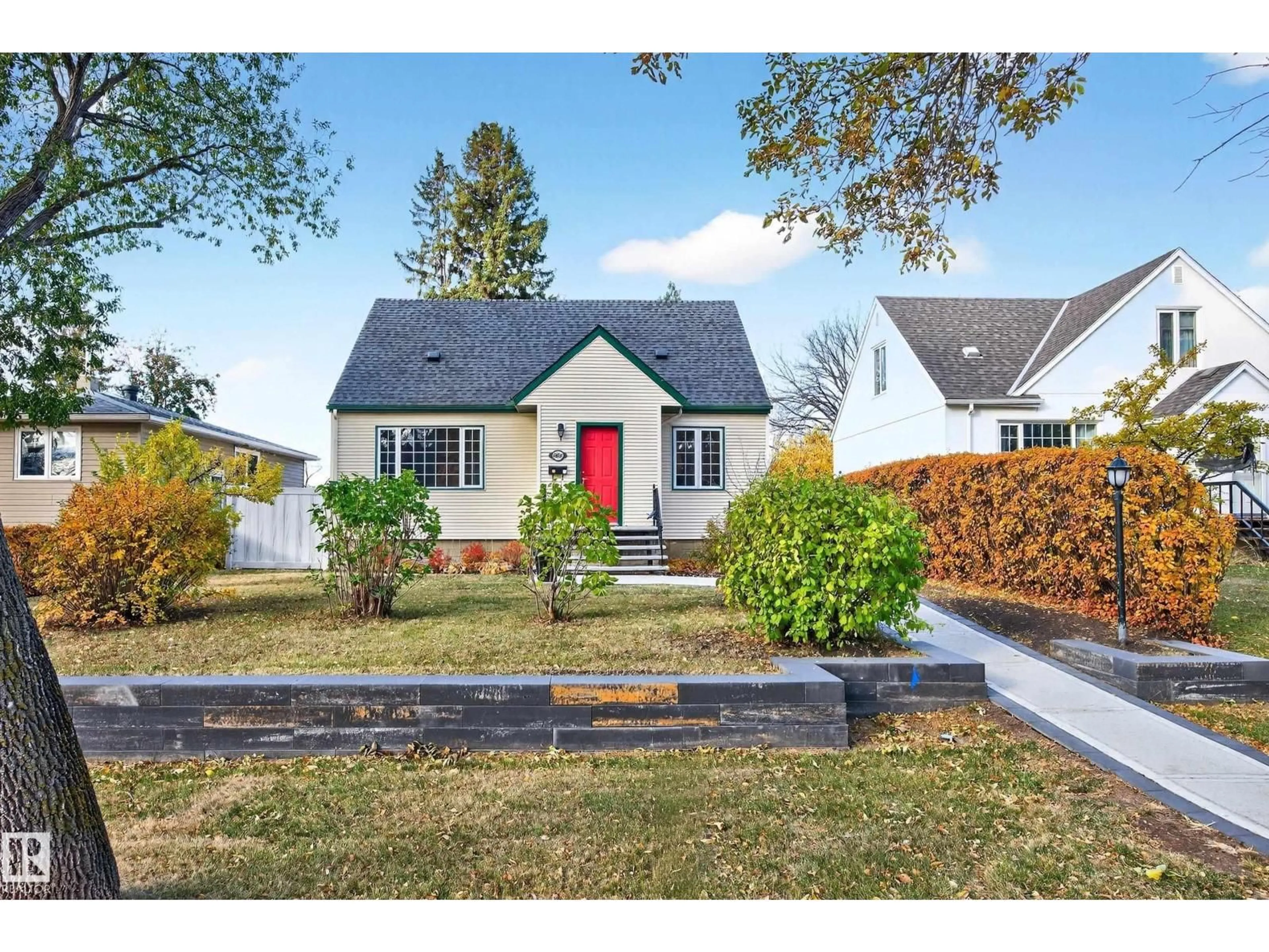 Home with vinyl exterior material, street for 6806 112A ST, Edmonton Alberta T6H3K6