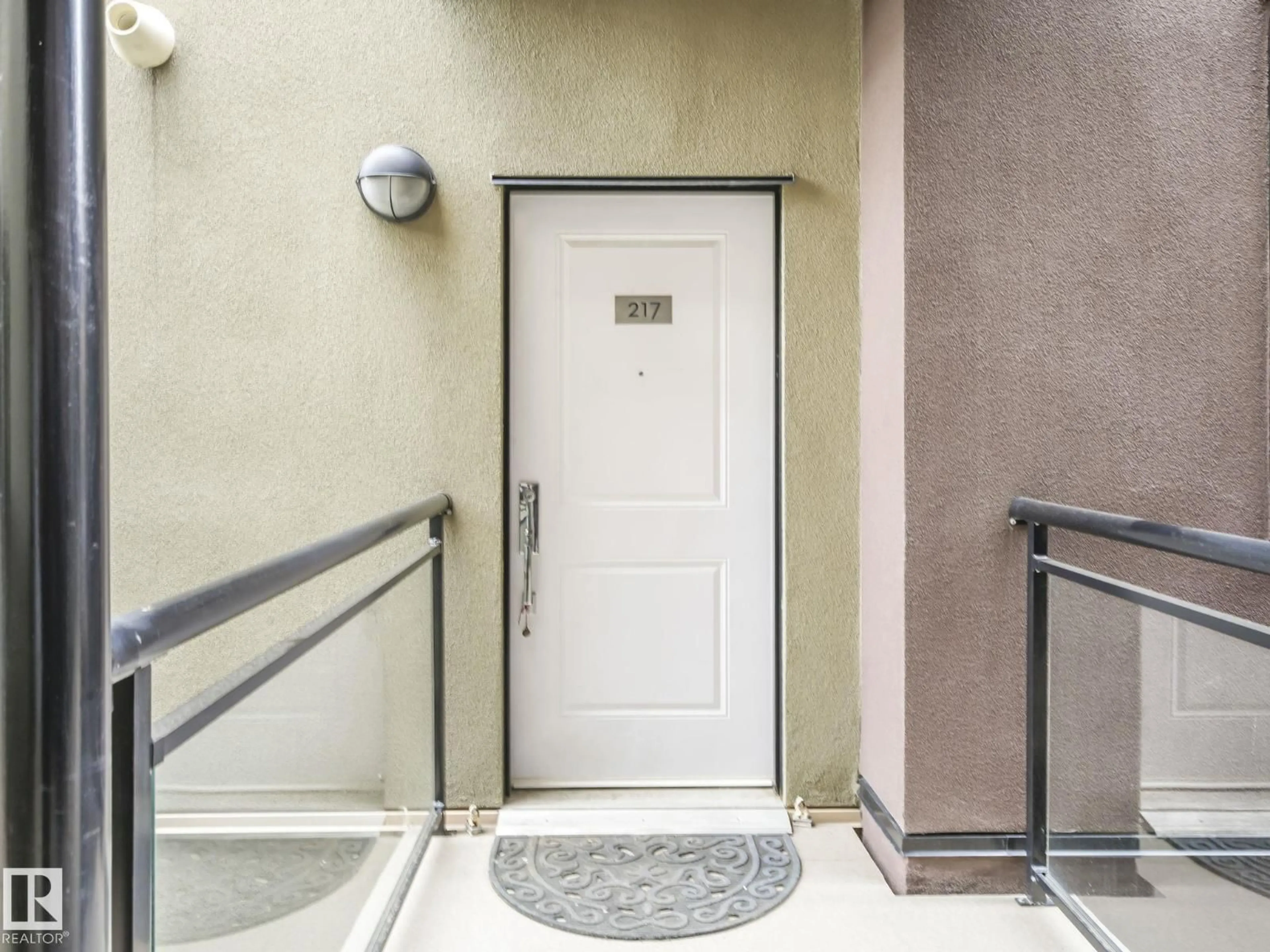 Indoor entryway for 217 - 10811 72 AV, Edmonton Alberta T6E1A4