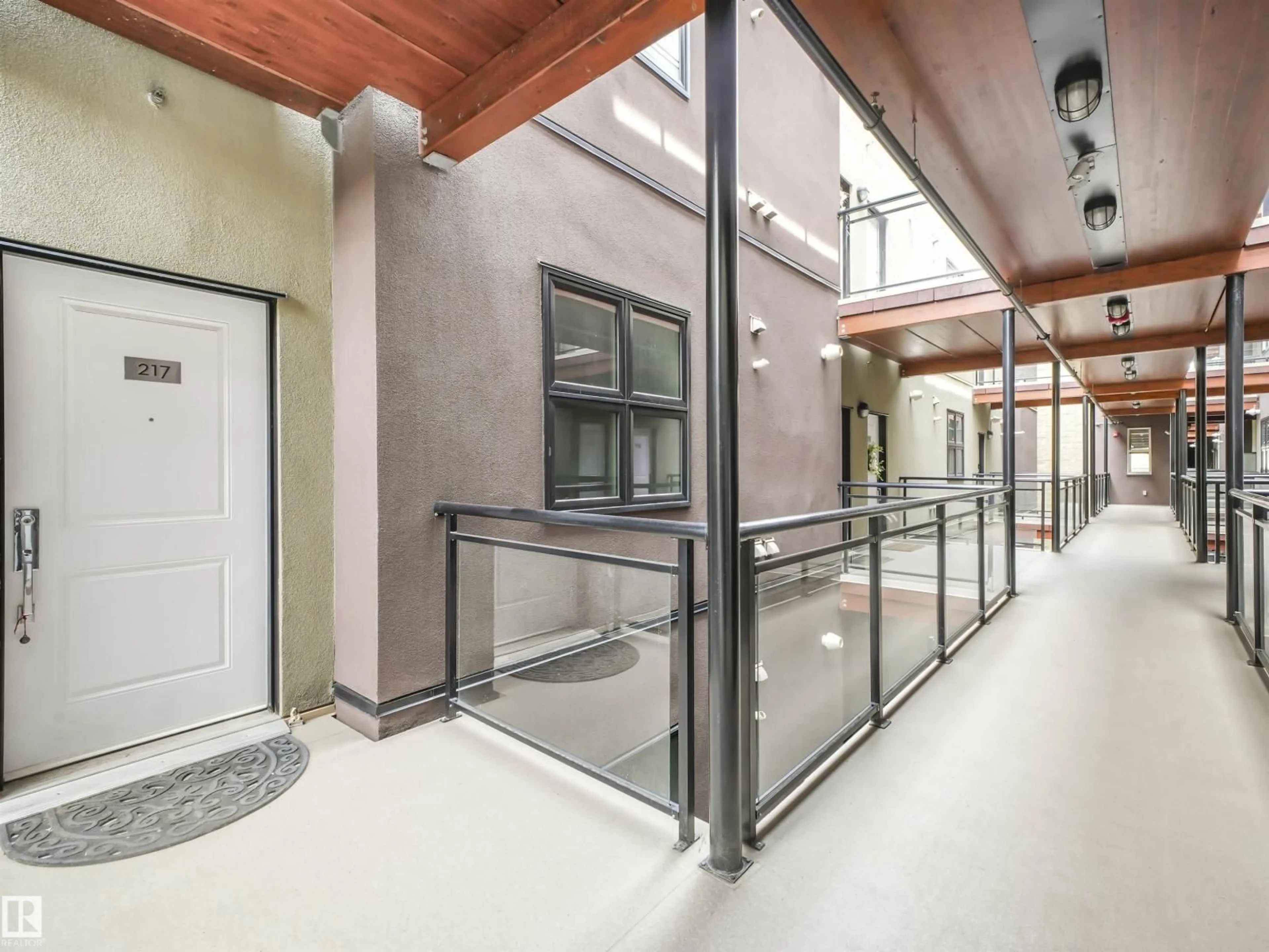 Indoor foyer for 217 - 10811 72 AV, Edmonton Alberta T6E1A4