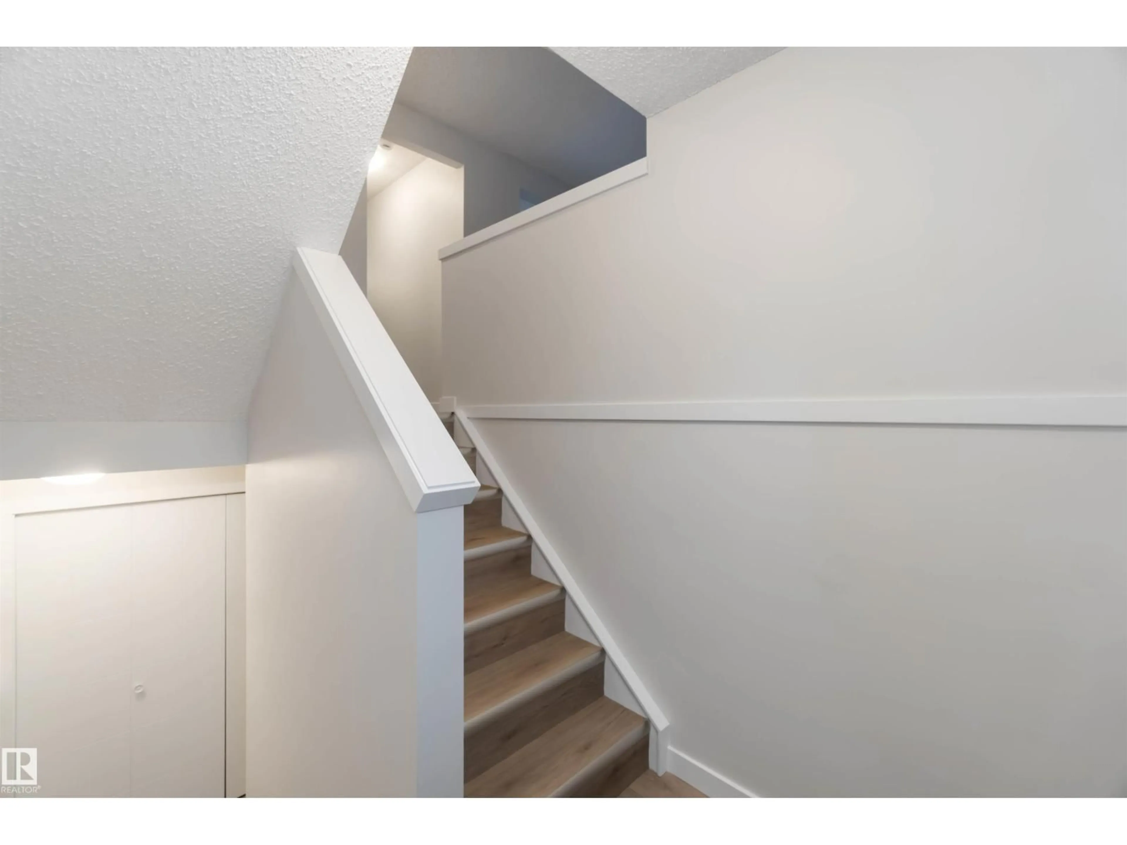Stairs for NW - 10406B 28A AV, Edmonton Alberta T6J4J6
