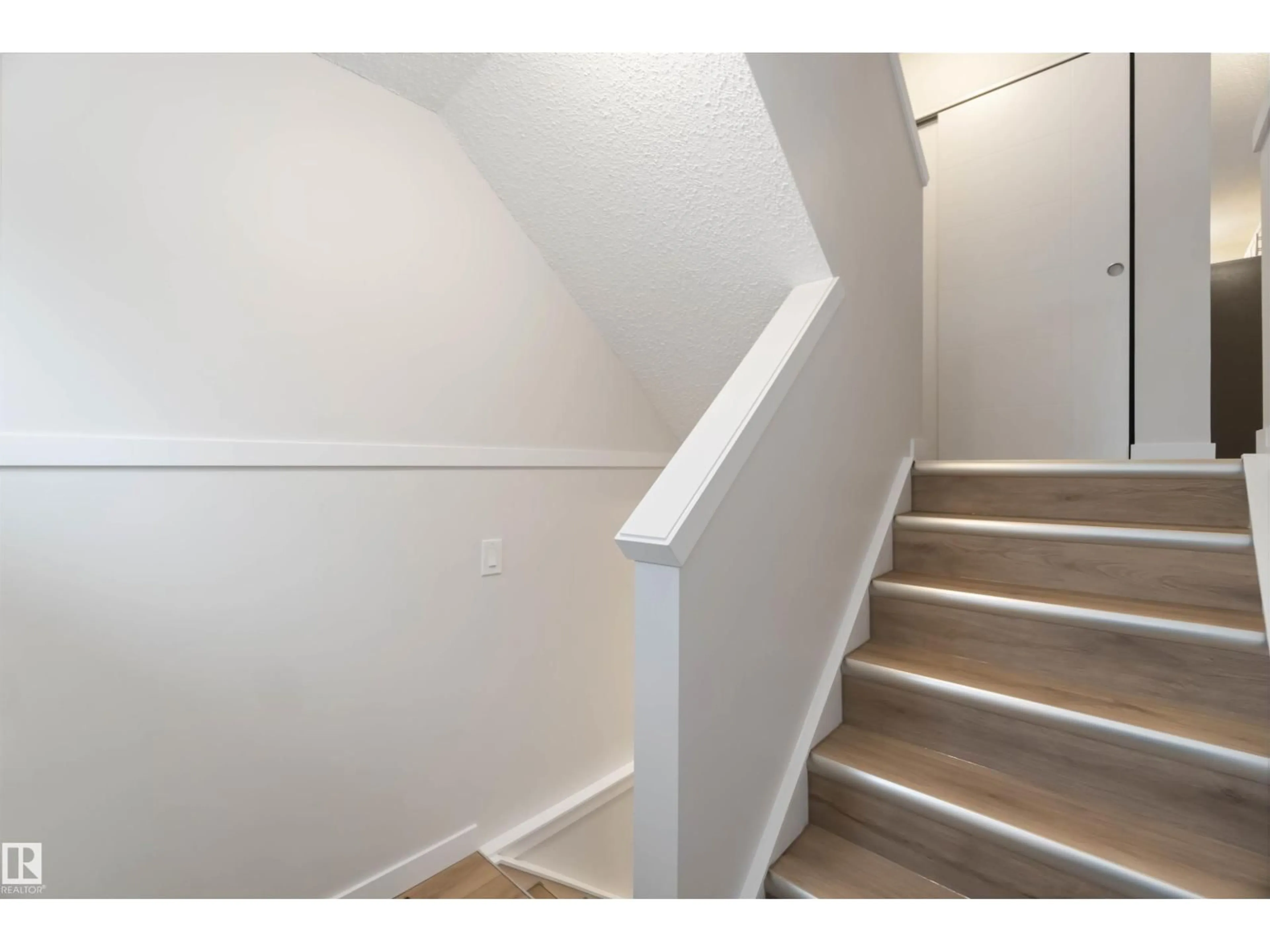 Stairs for NW - 10406B 28A AV, Edmonton Alberta T6J4J6