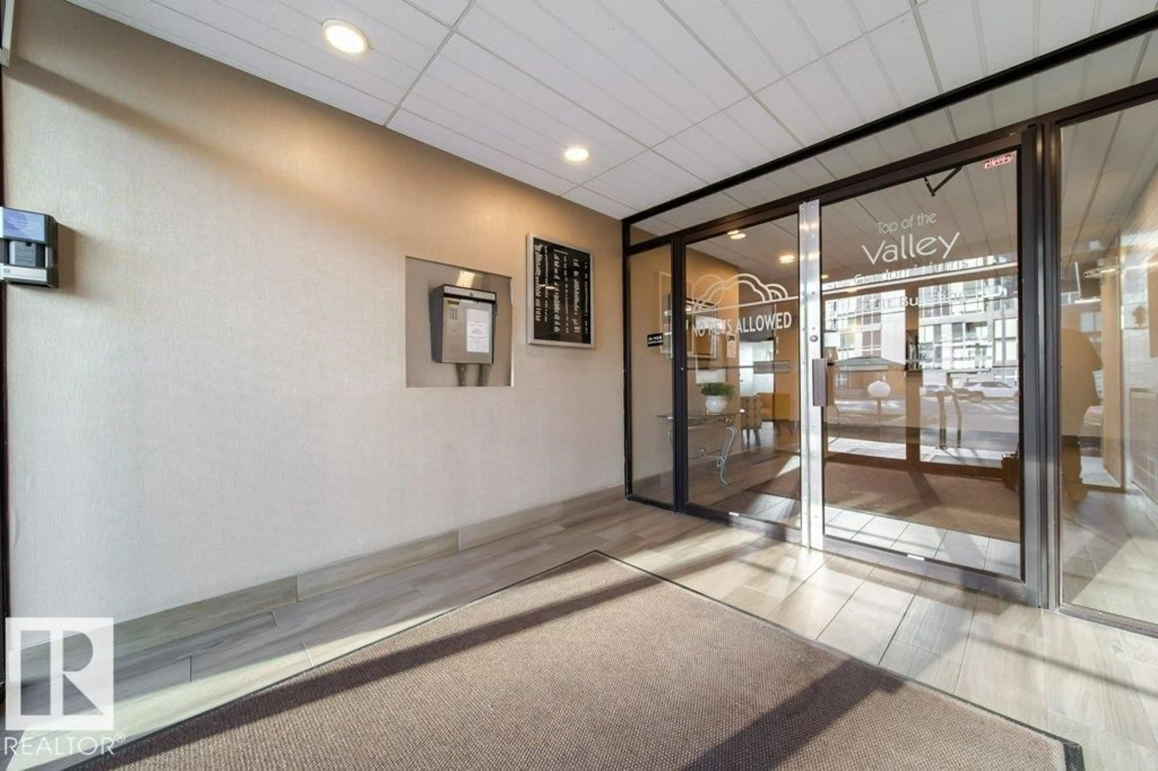 Indoor foyer for 1101 - 12141 JASPER AV, Edmonton Alberta T5N3X8