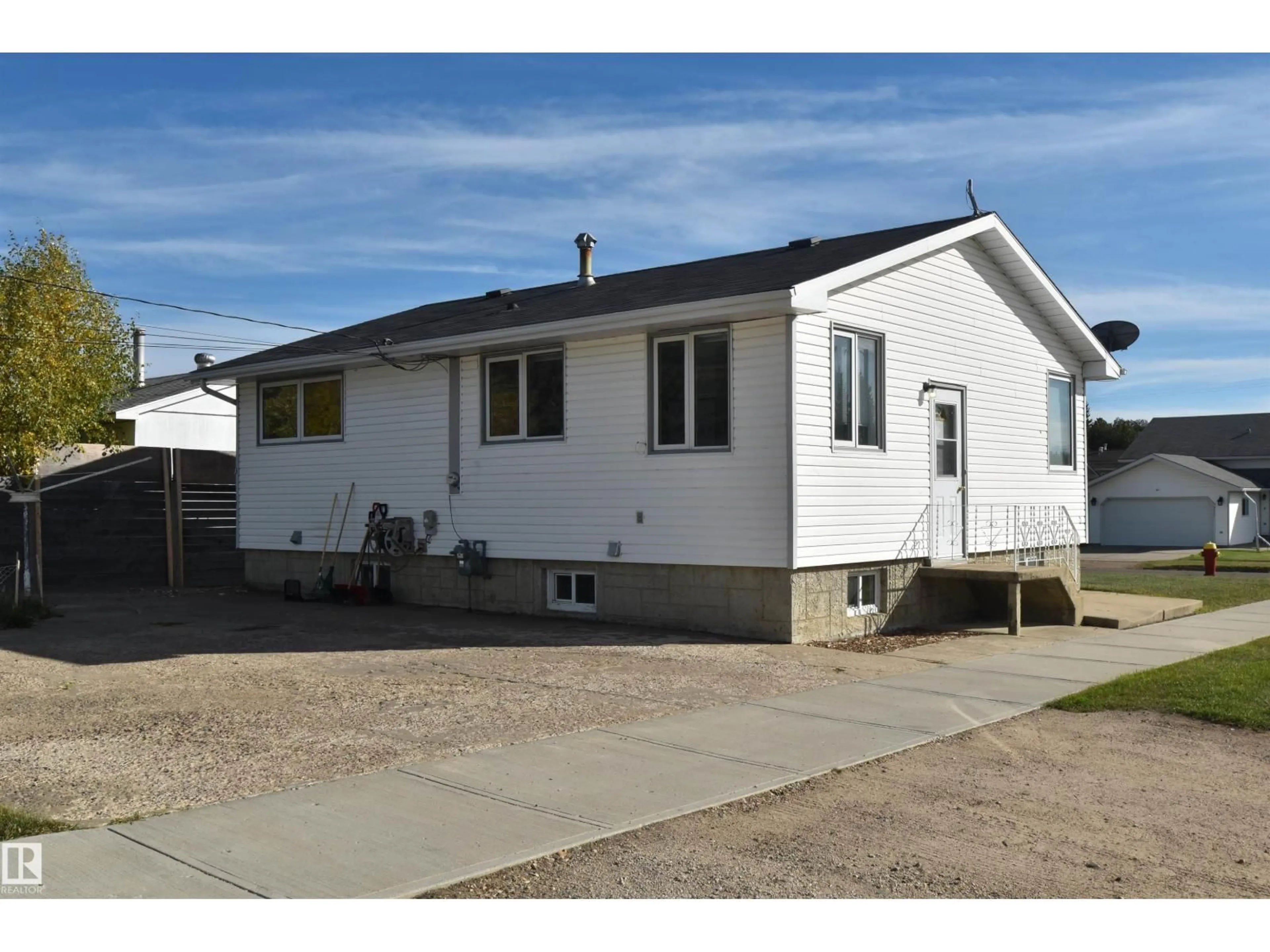 Home with vinyl exterior material, street for 5138 46 AV, St. Paul Town Alberta T0A3A2