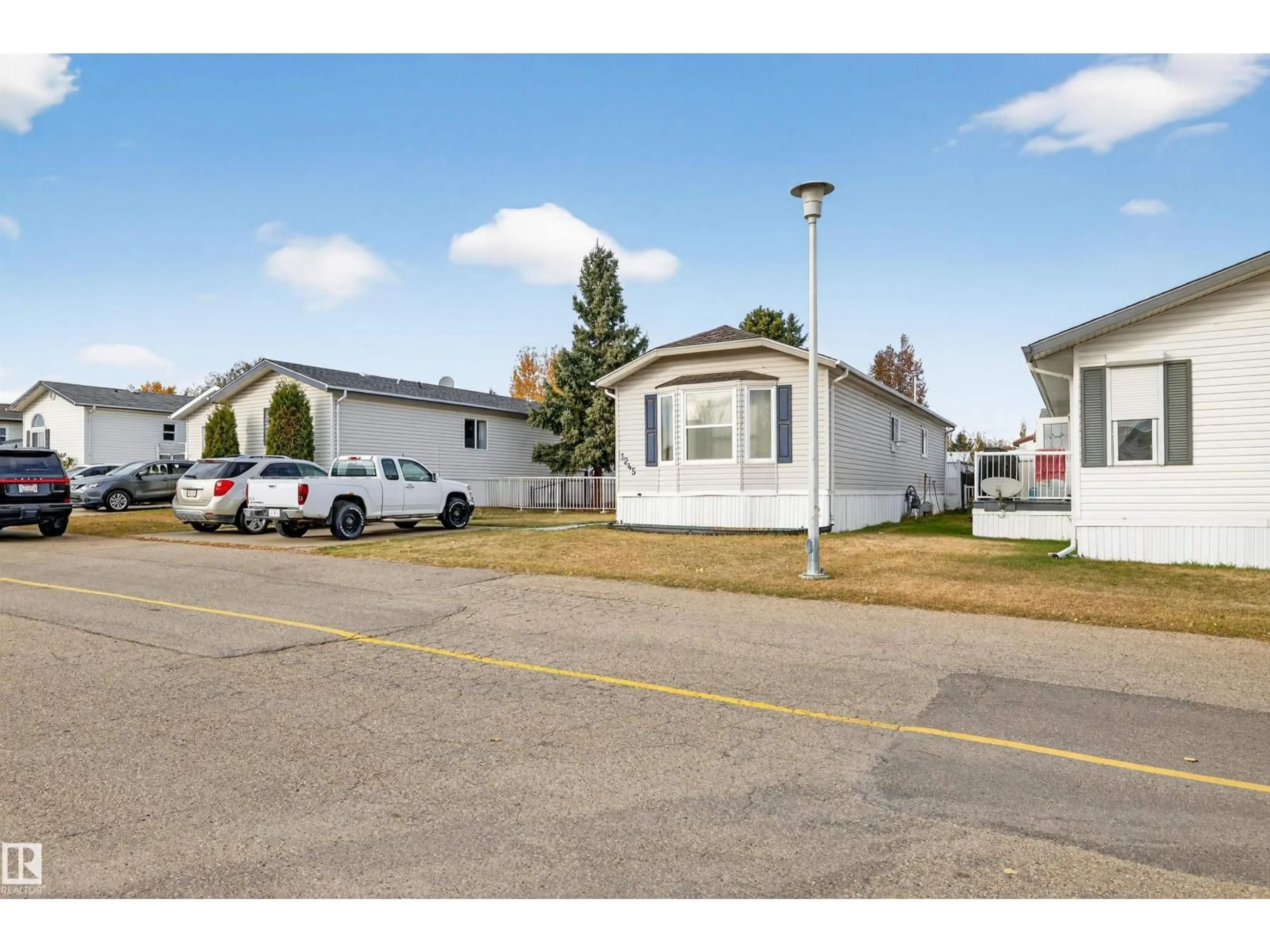 Unknown for 3245 LAKEWOOD CL, Edmonton Alberta T5S2R8