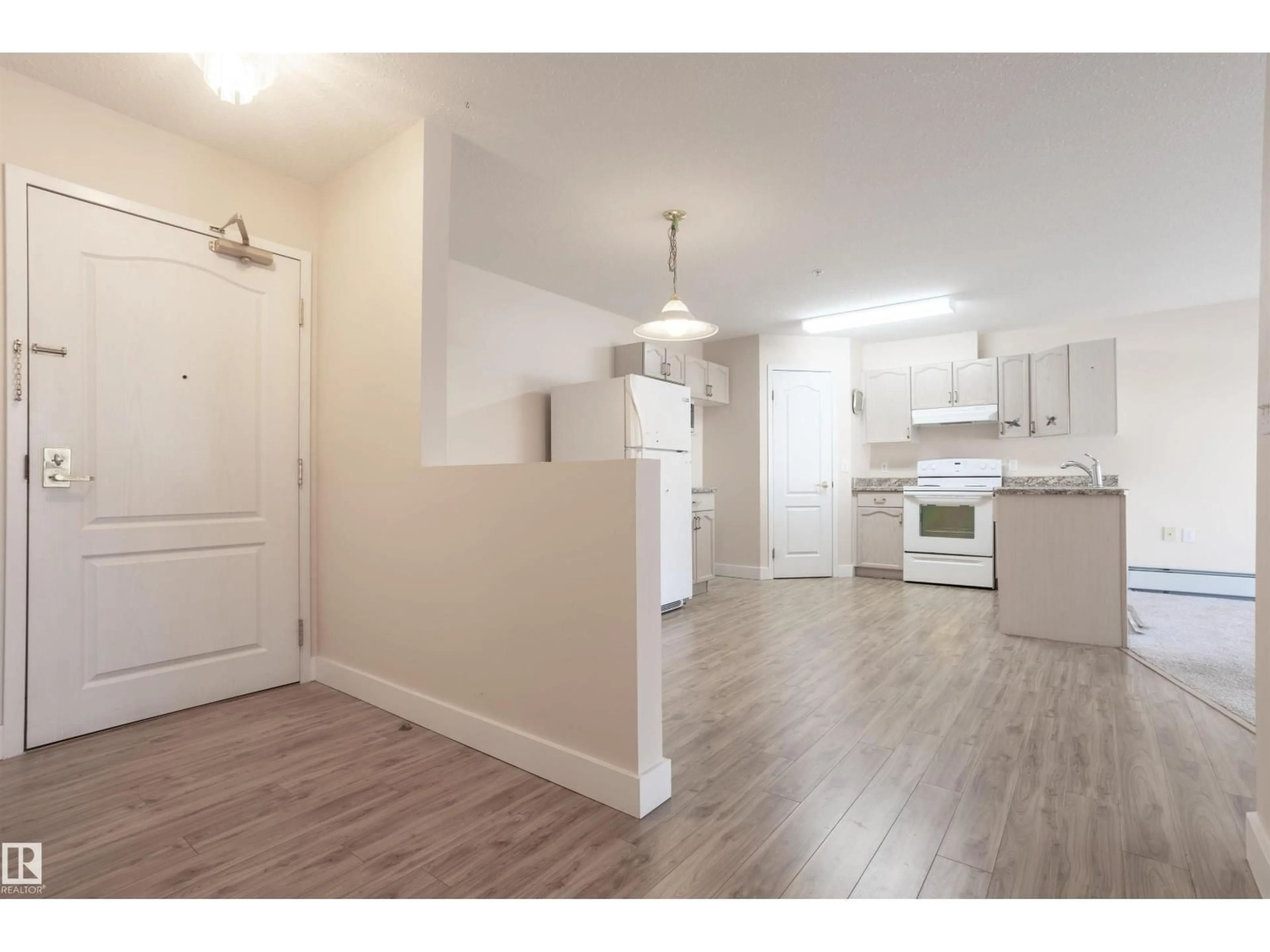 A pic of a room for 262 - 13441 127 ST, Edmonton Alberta T5L5B6