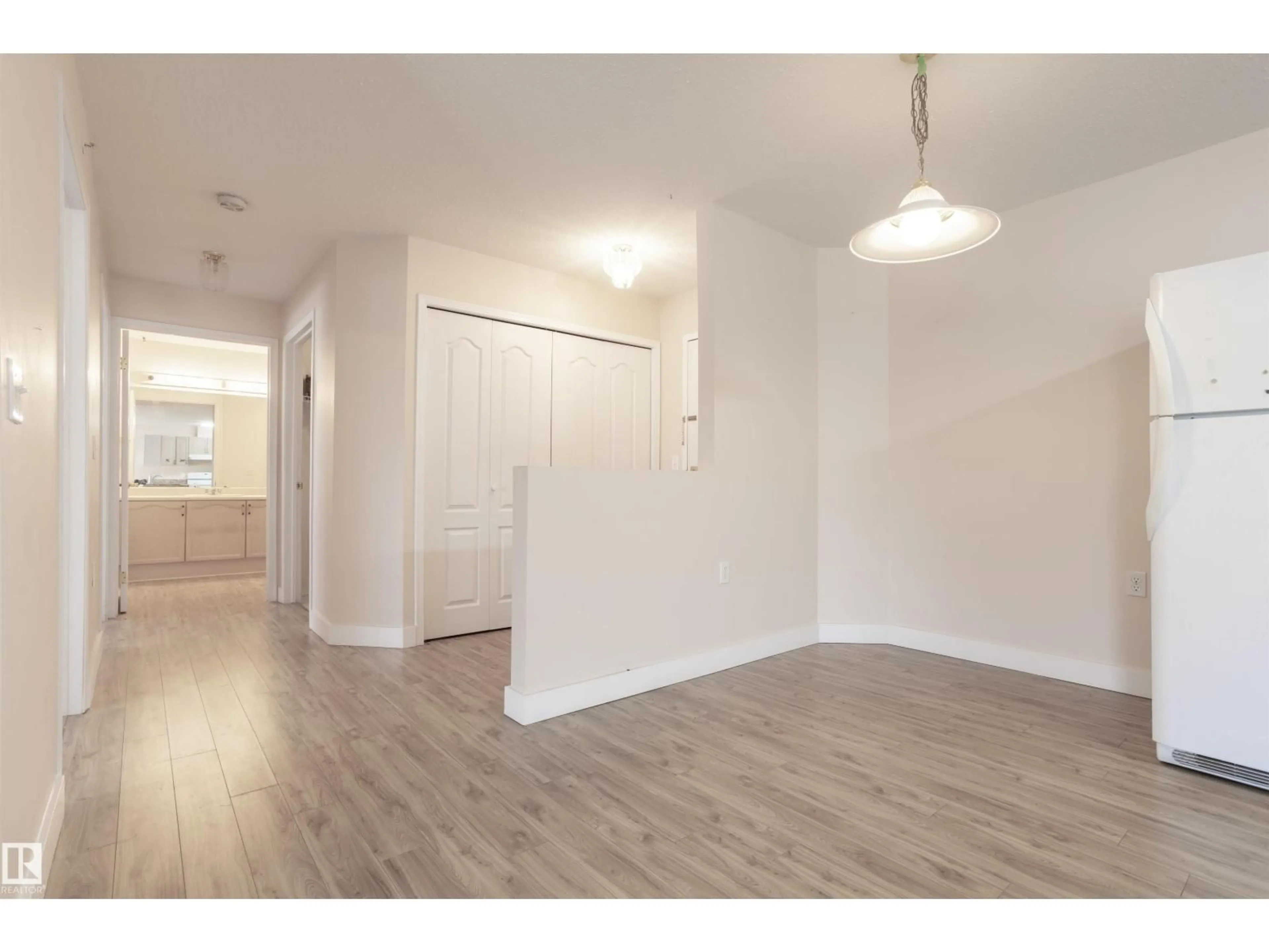 A pic of a room for 262 - 13441 127 ST, Edmonton Alberta T5L5B6