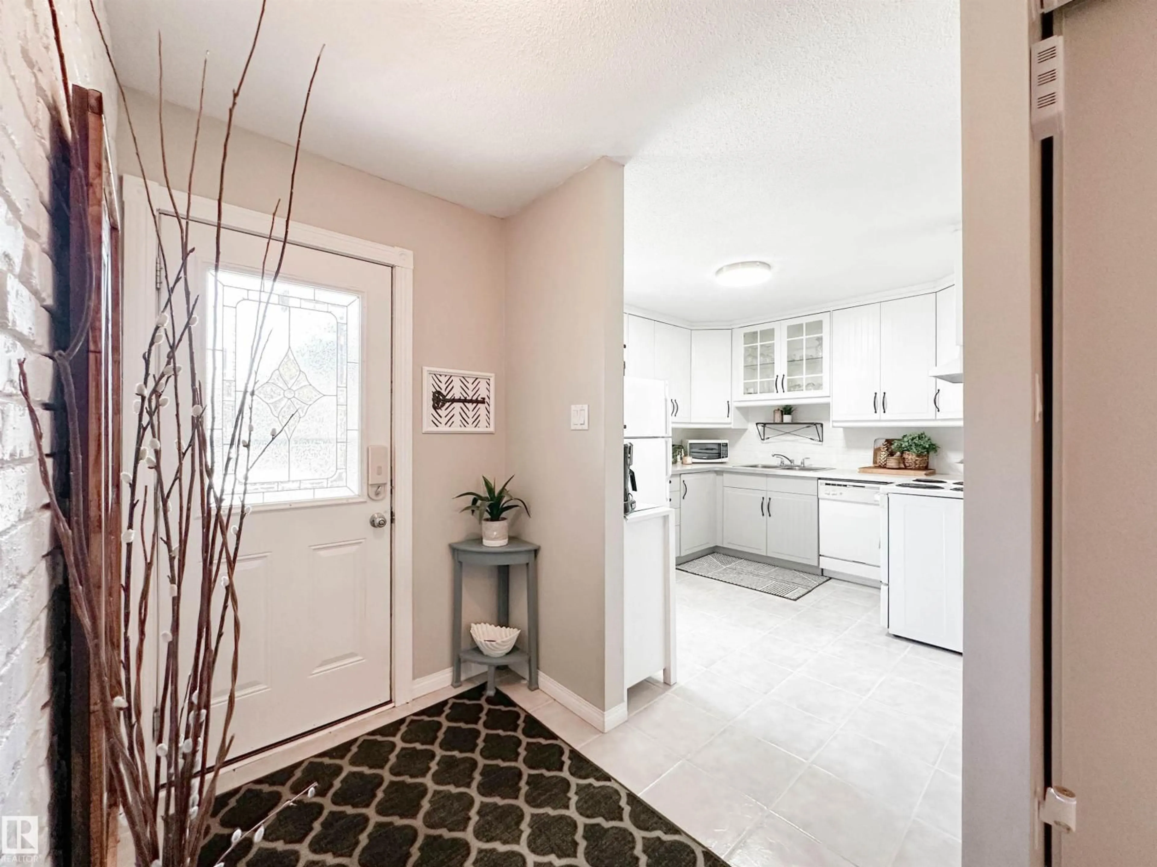 Indoor entryway for 73 GREENFIELD ES, St. Albert Alberta T8N2G2
