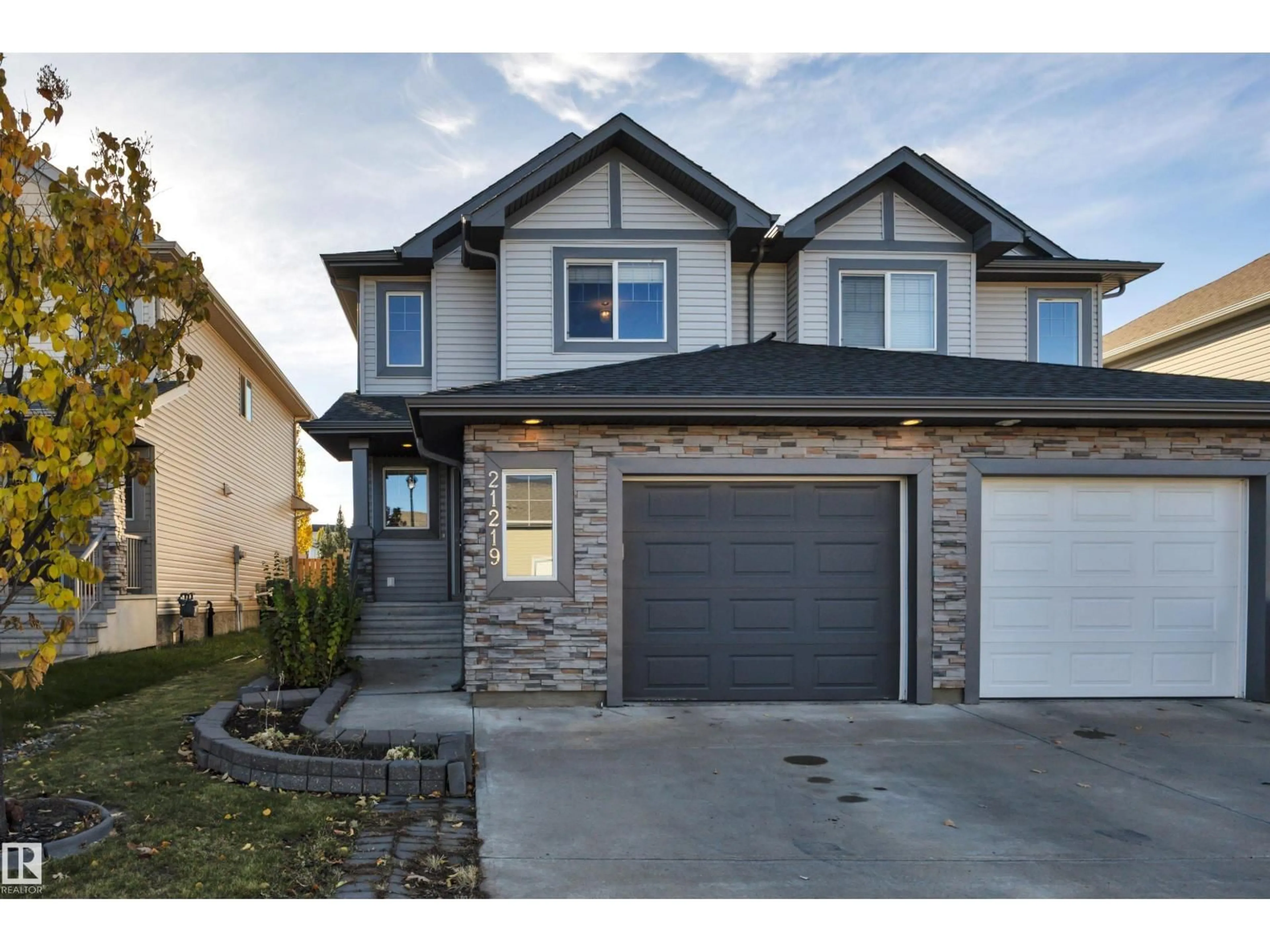 Home with vinyl exterior material, street for 21219 94 AV, Edmonton Alberta T5T4E6