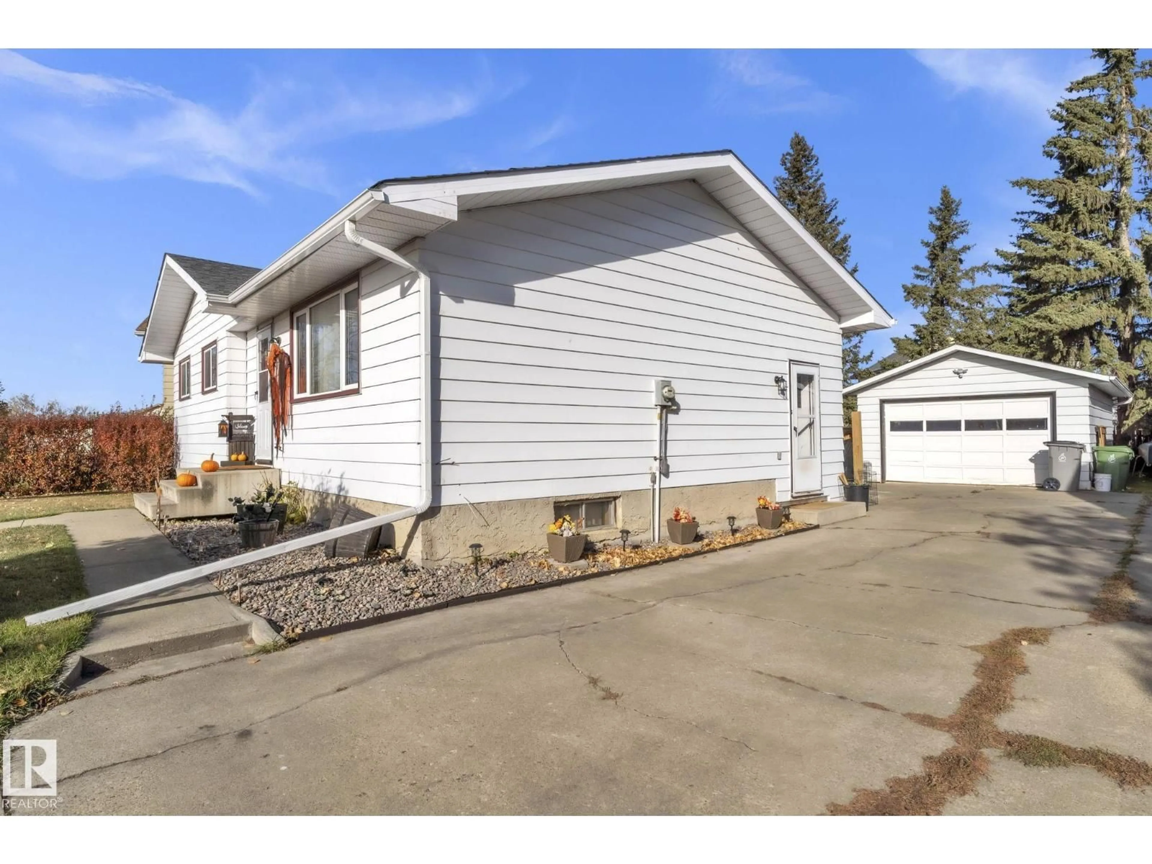Unknown for 10606 97 AV, Morinville Alberta T8R1E4