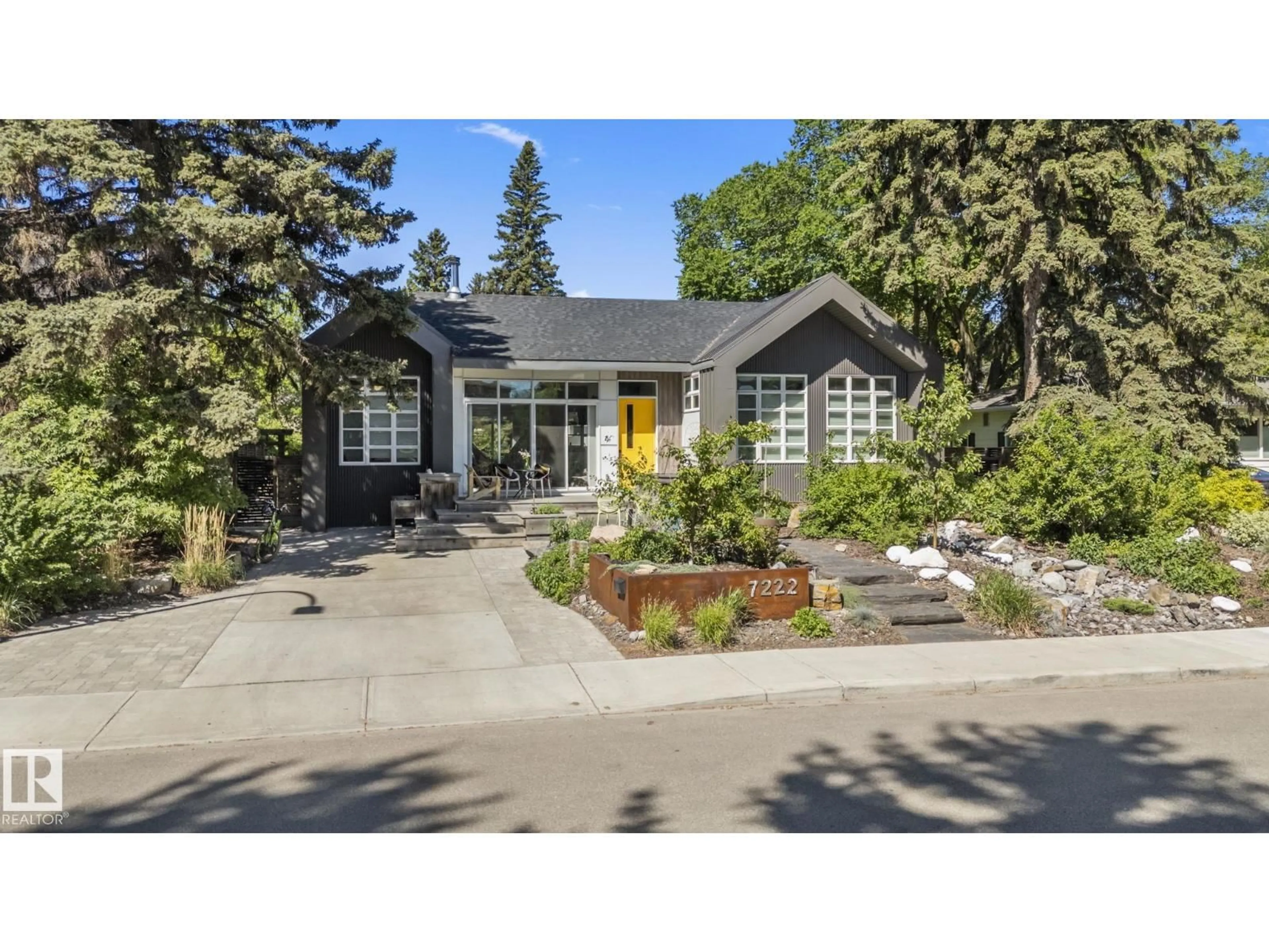 Home with vinyl exterior material, street for NW - 7222 119 ST, Edmonton Alberta T6G1V6