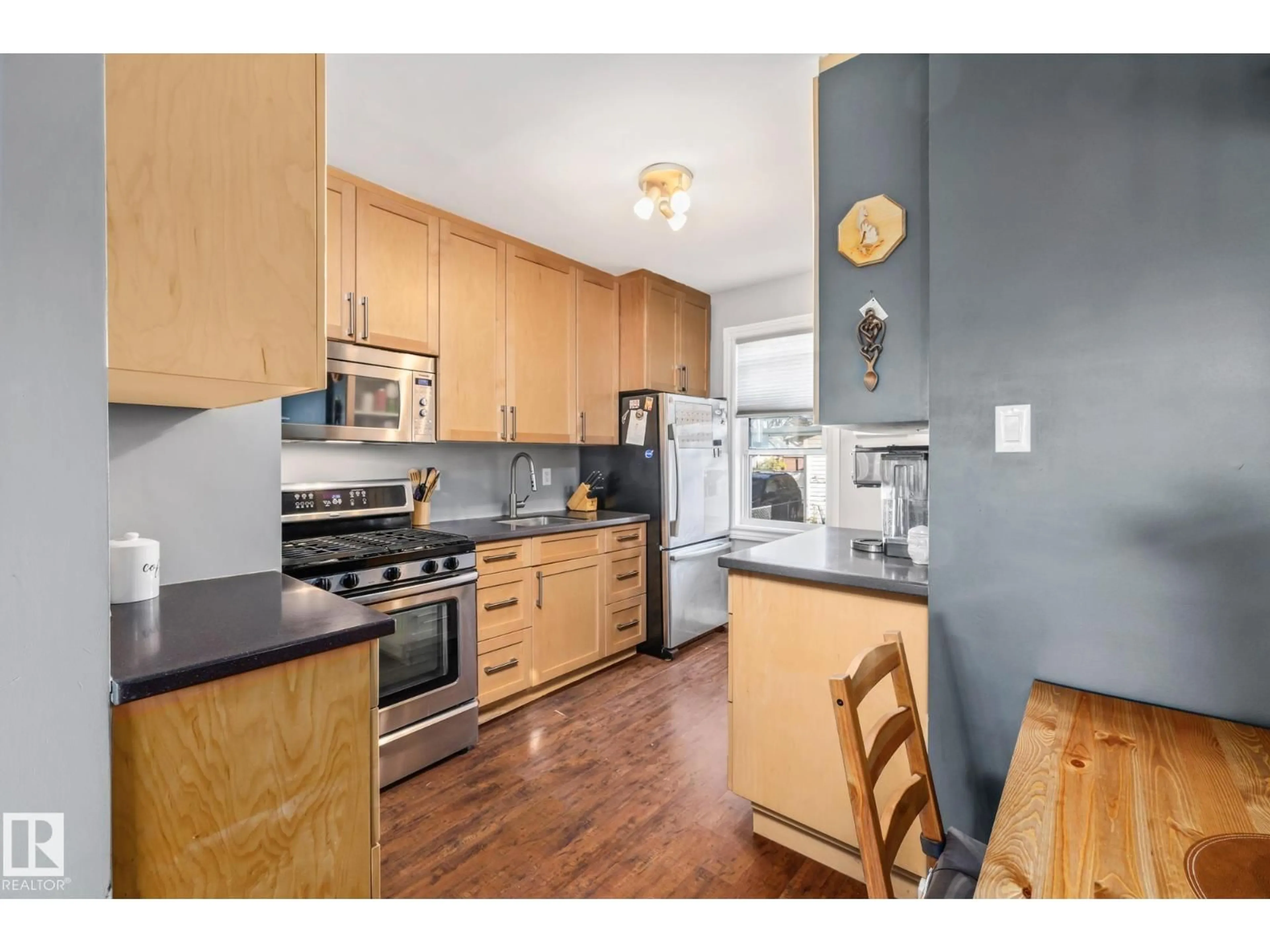 Standard kitchen, wood/laminate floor for 11423 85 ST, Edmonton Alberta T5B3E1
