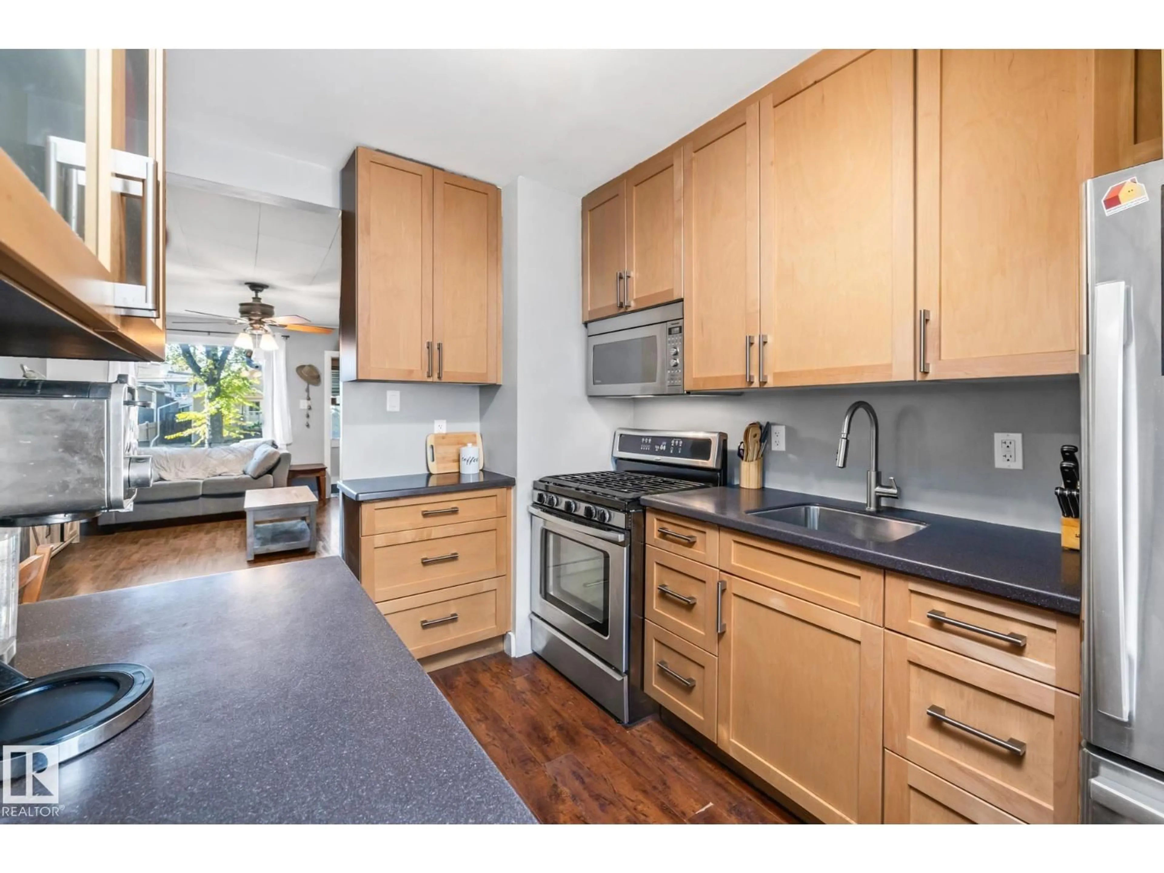 Standard kitchen, wood/laminate floor for 11423 85 ST, Edmonton Alberta T5B3E1