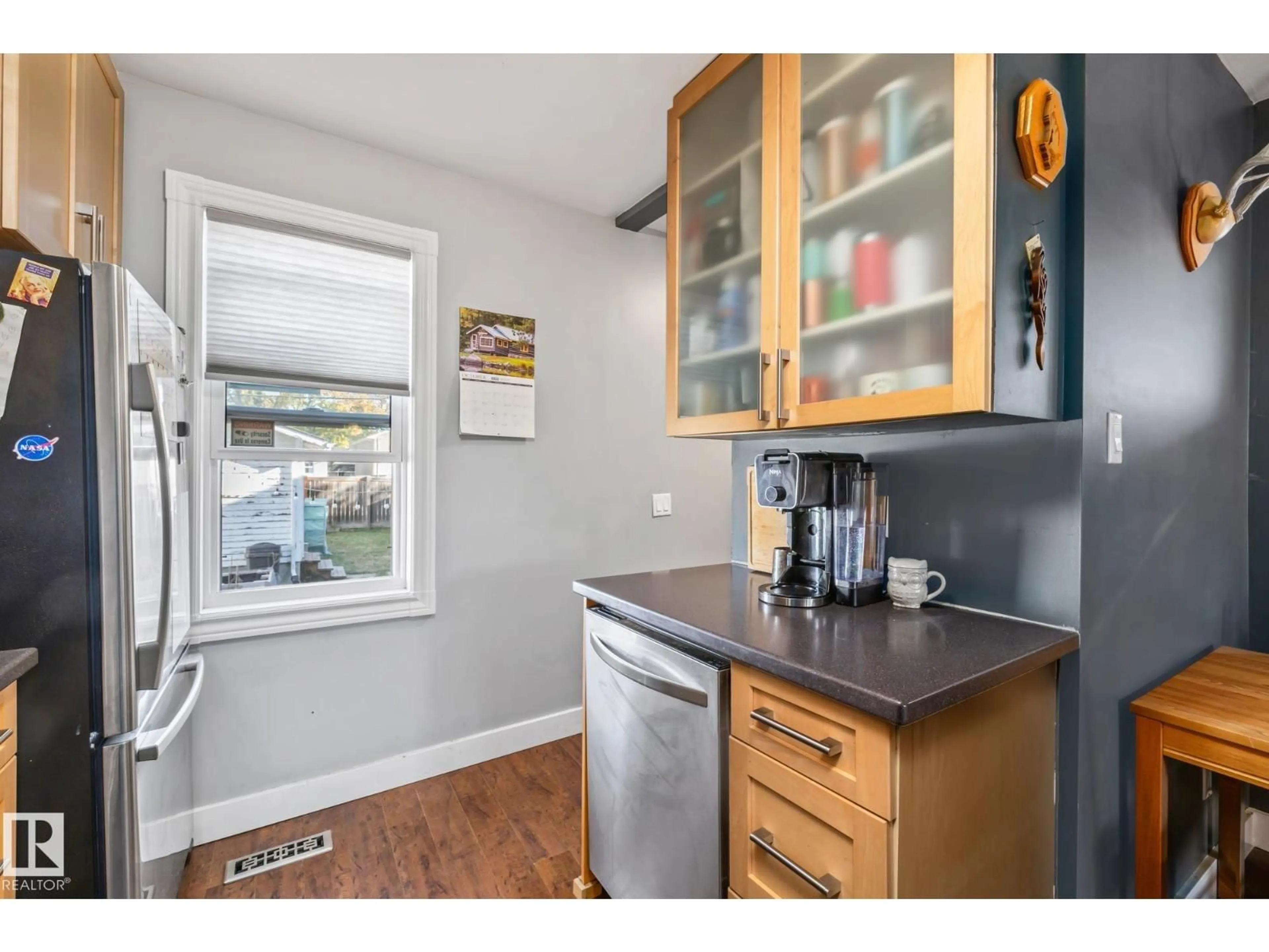 Standard kitchen, wood/laminate floor for 11423 85 ST, Edmonton Alberta T5B3E1