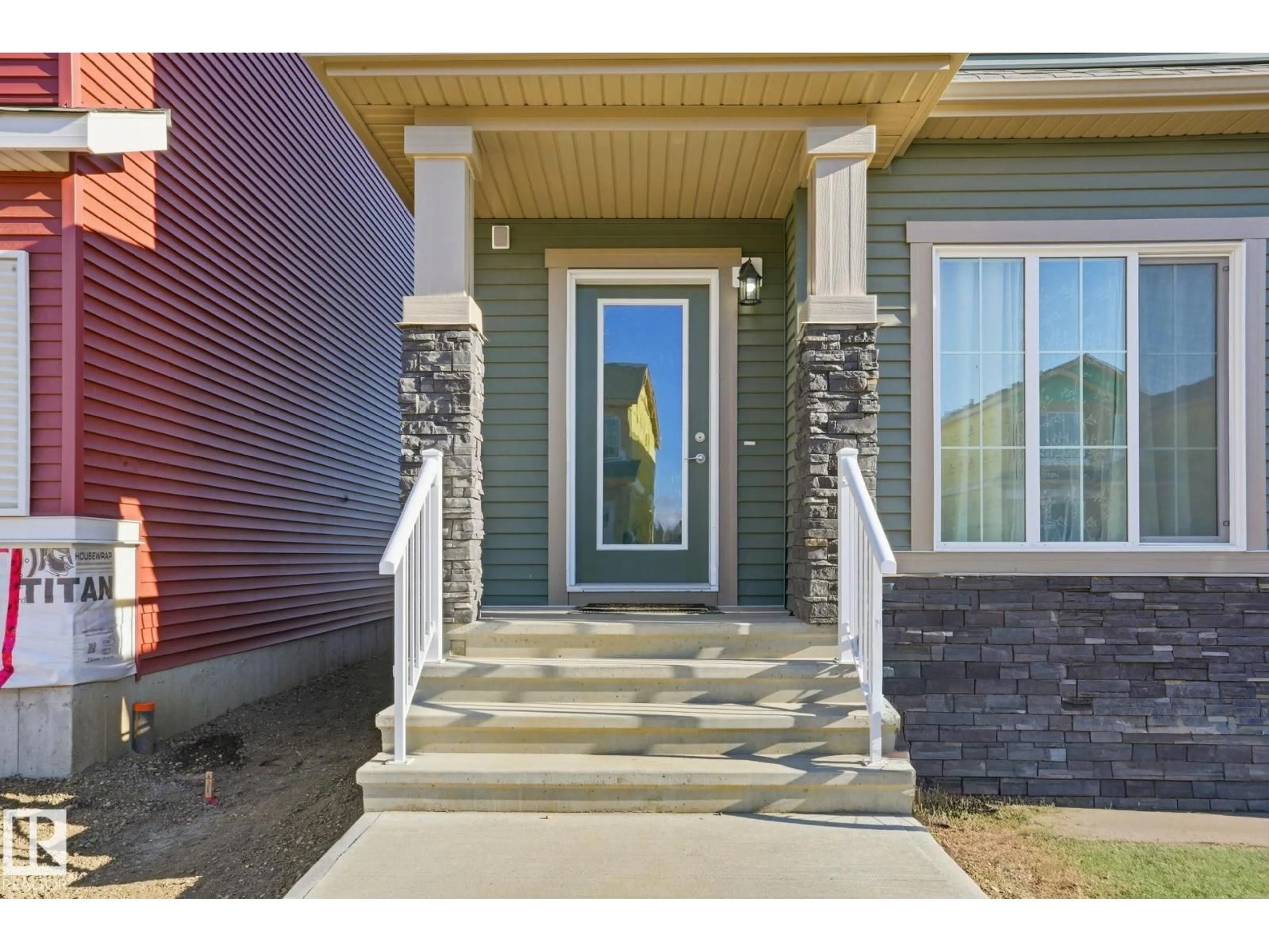 Indoor entryway for 65 COVELL CM, Spruce Grove Alberta T7X0Y7