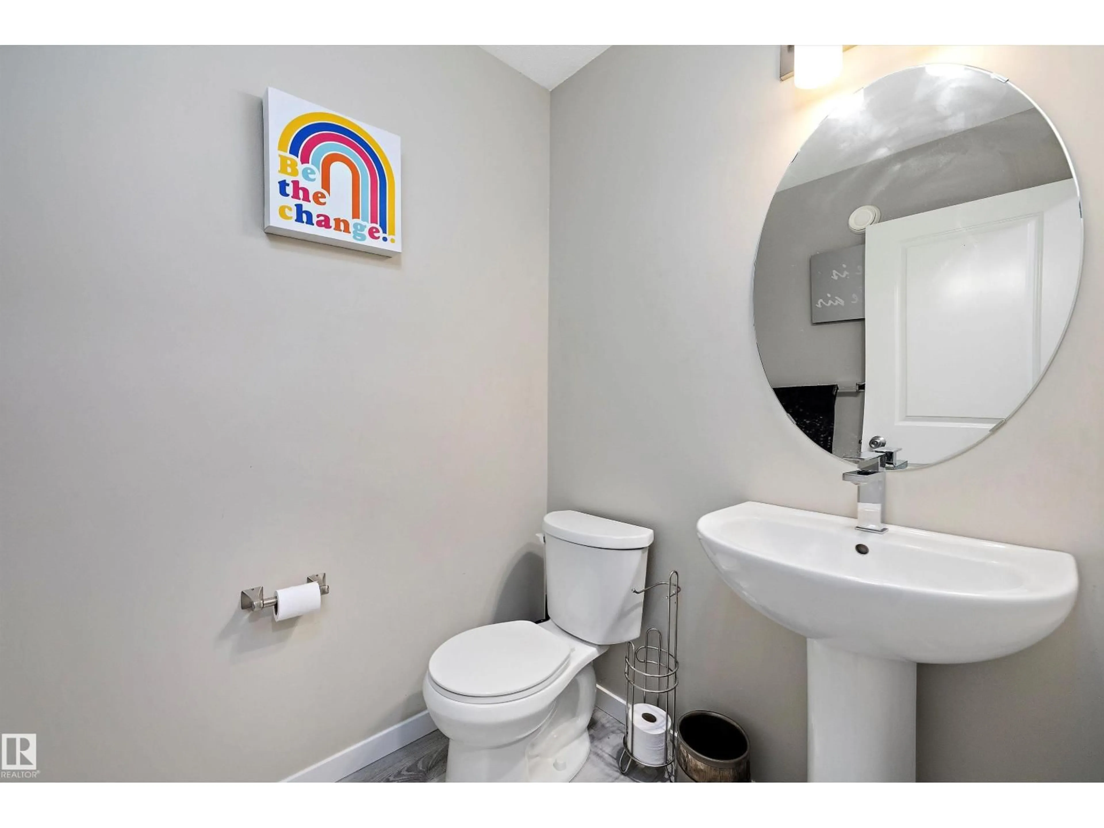 Standard bathroom, ceramic/tile floor for 681 EAGLEON CR, Edmonton Alberta T6M0V7