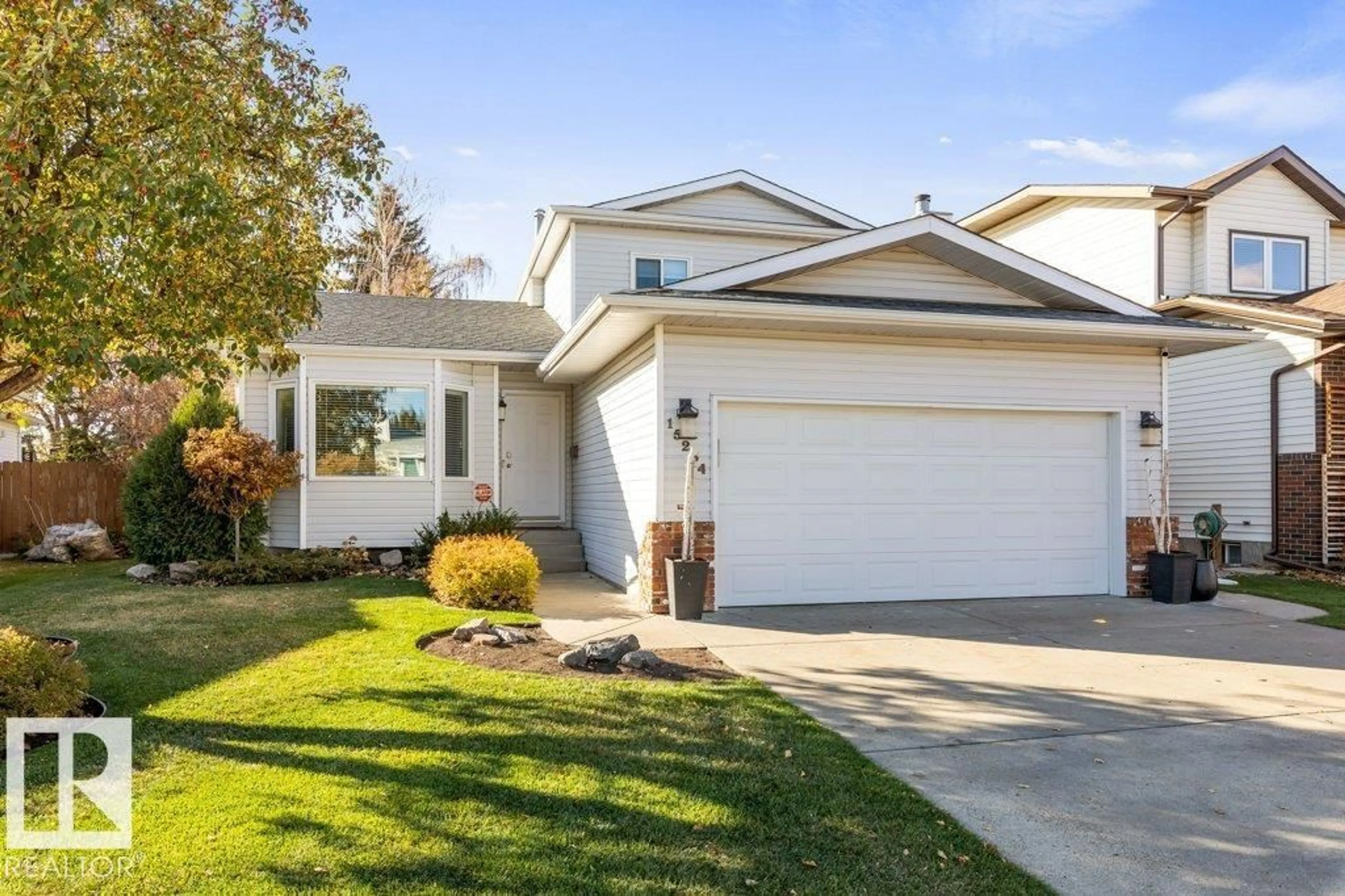 Home with vinyl exterior material, street for NW - 15234 59B ST, Edmonton Alberta T5A1Y7
